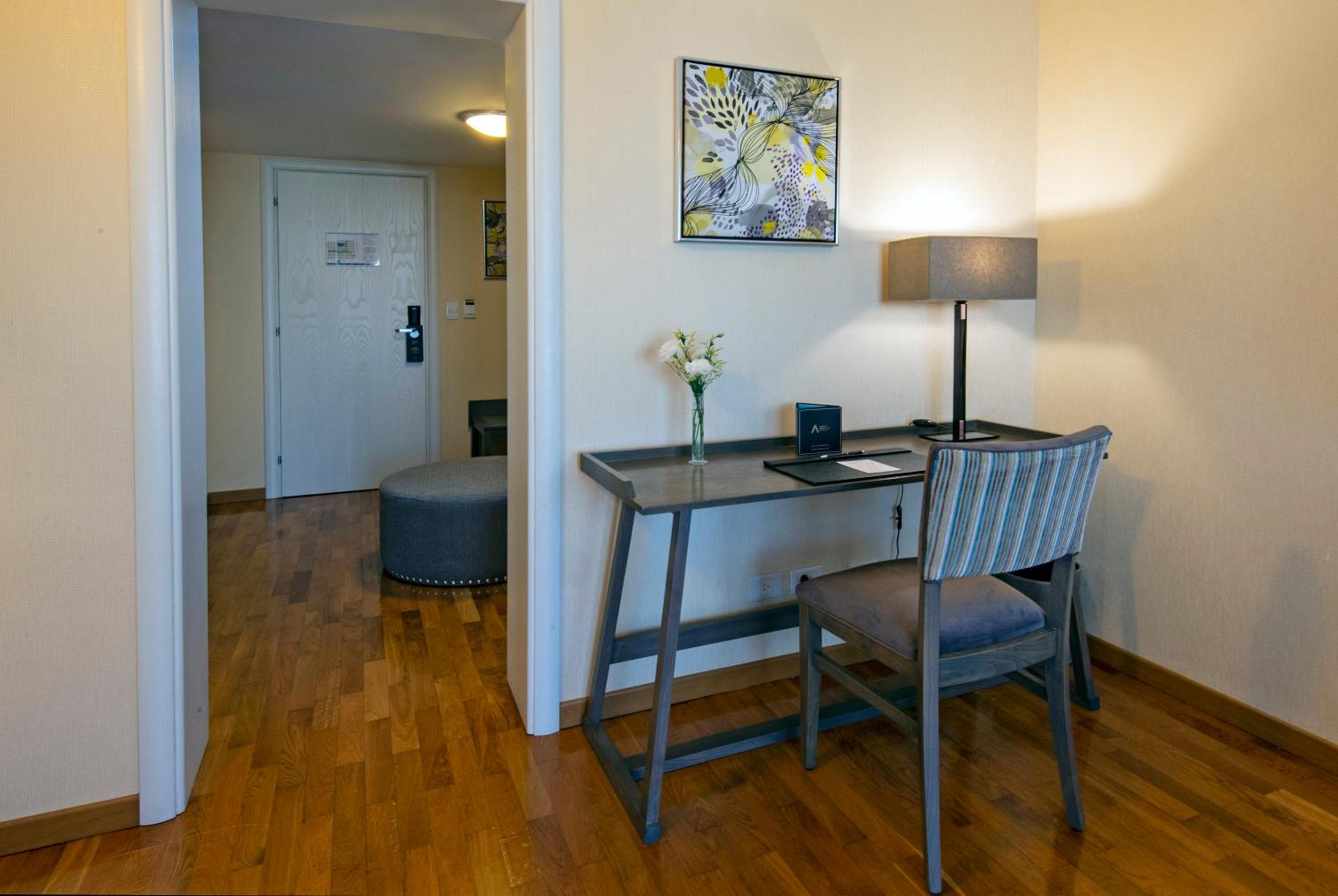 Suite with Balcony thumbnail 6