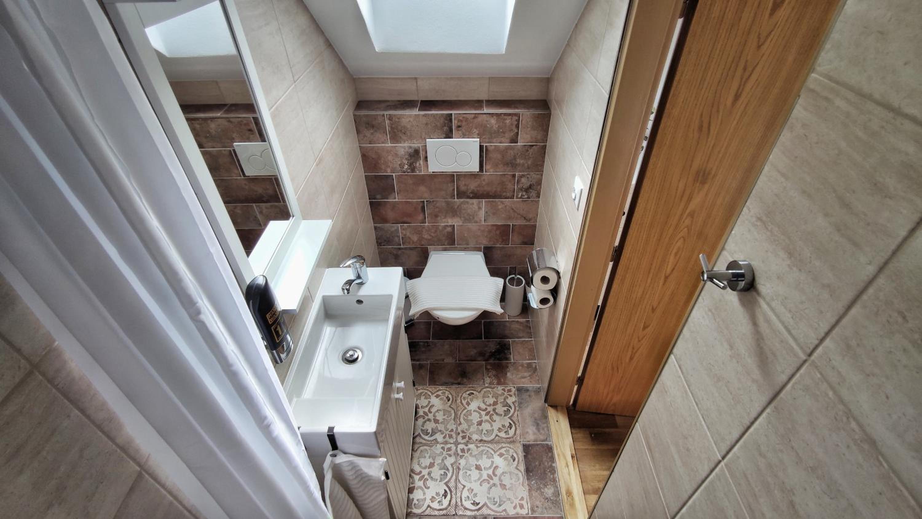 Family Room with Private Bathroom - Photo 6