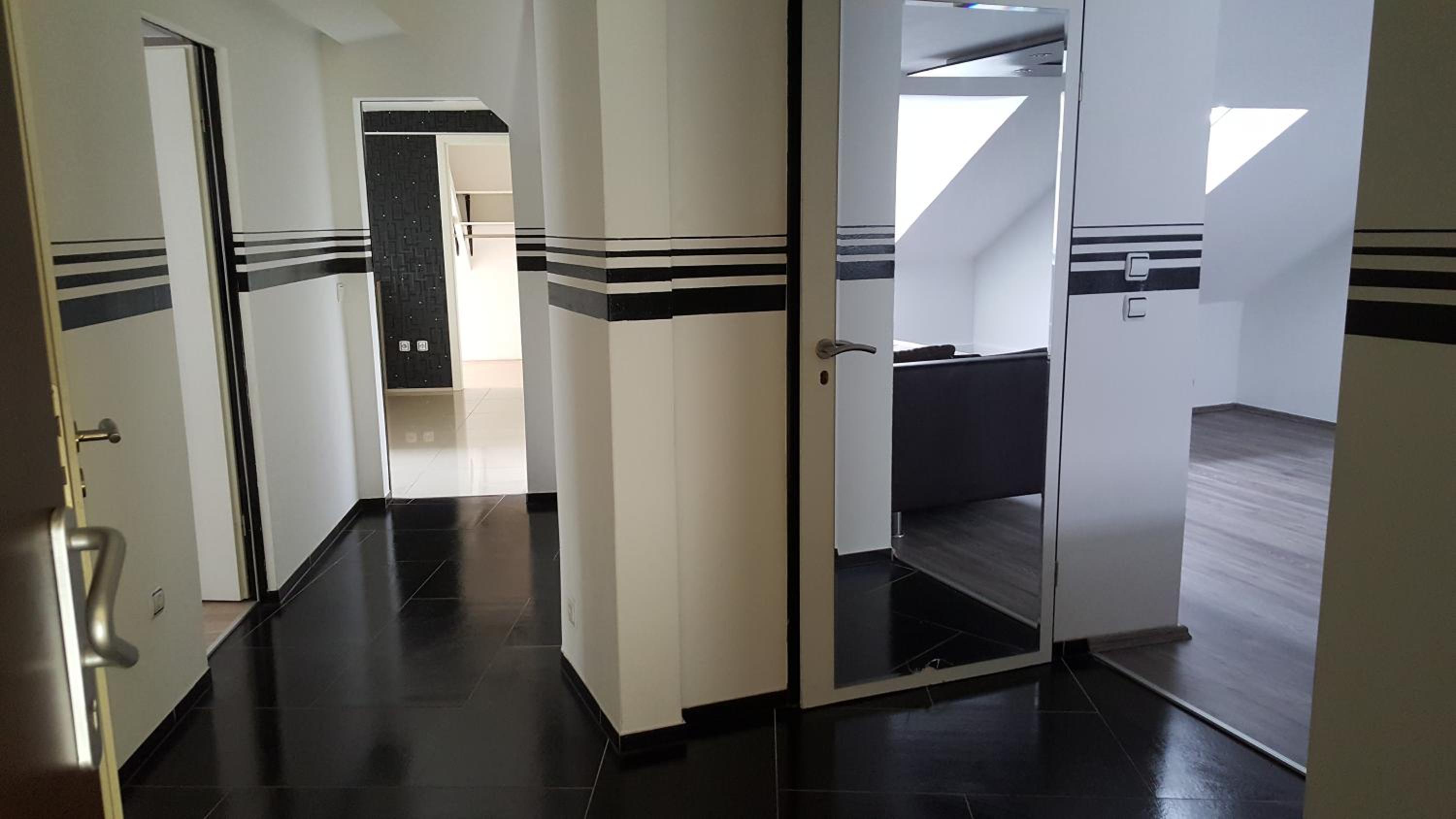 Two-Bedroom Apartment - Photo 3