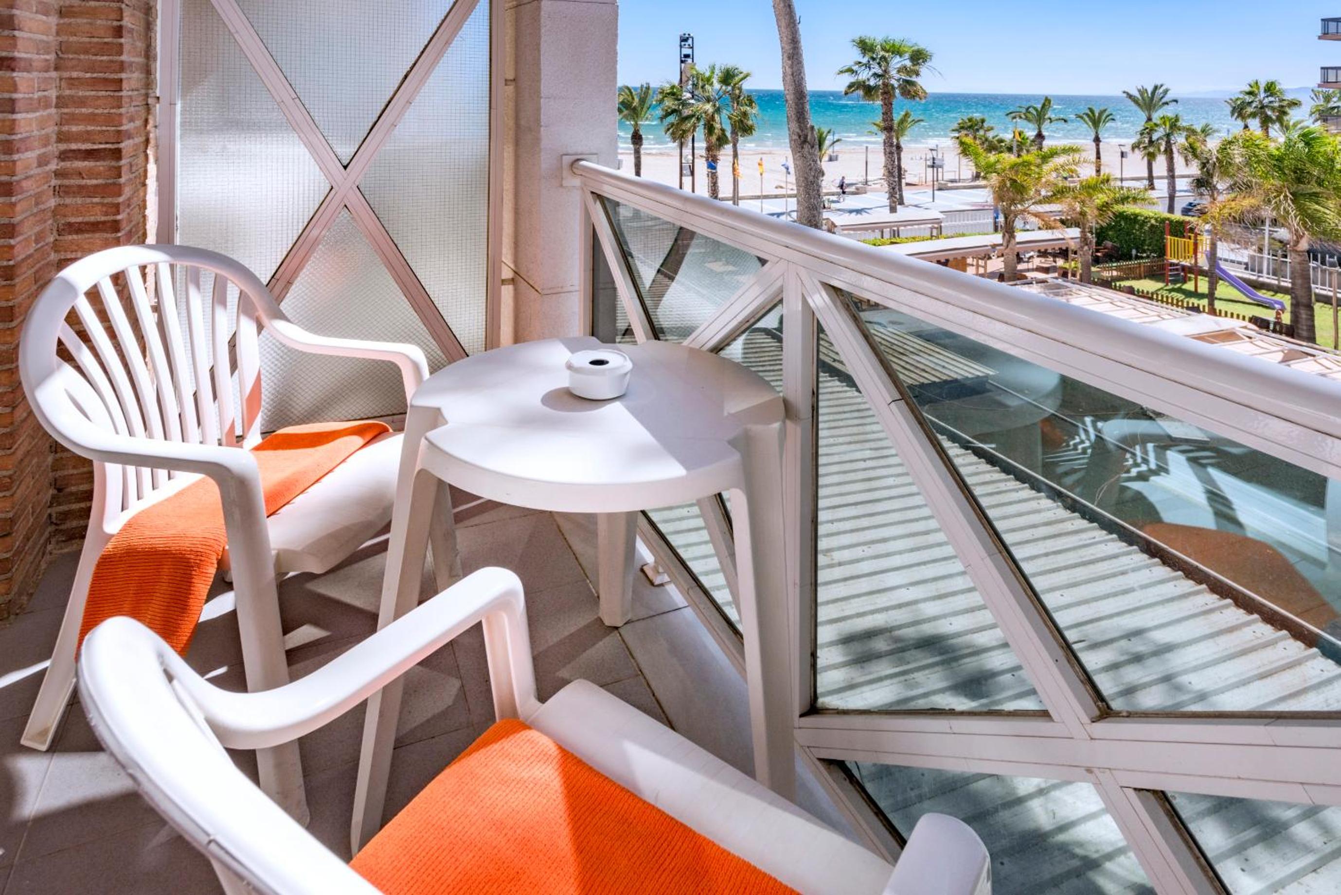 Double Room with Side Sea View (2 Adults) - Photo 6