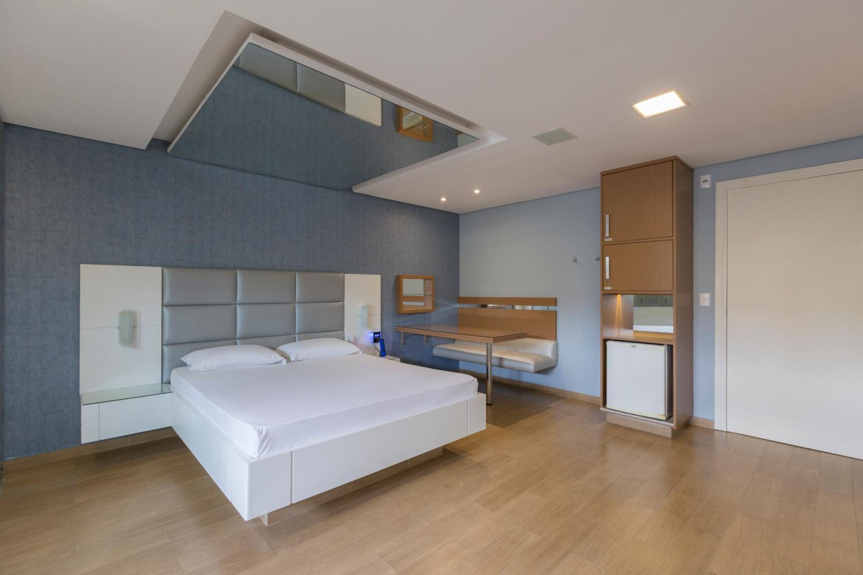 Suite - Photo 3