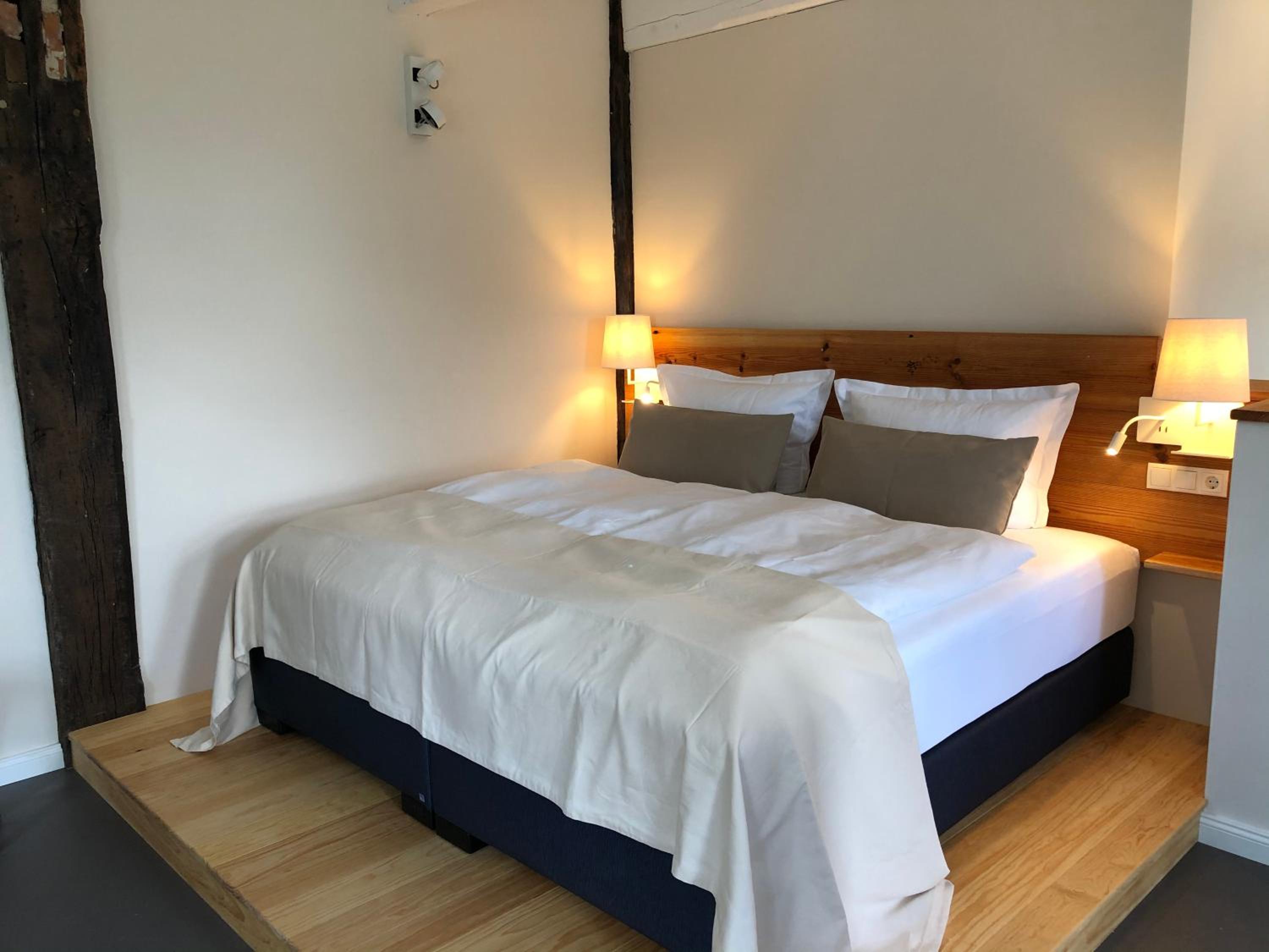 Deluxe King Suite - Photo 43