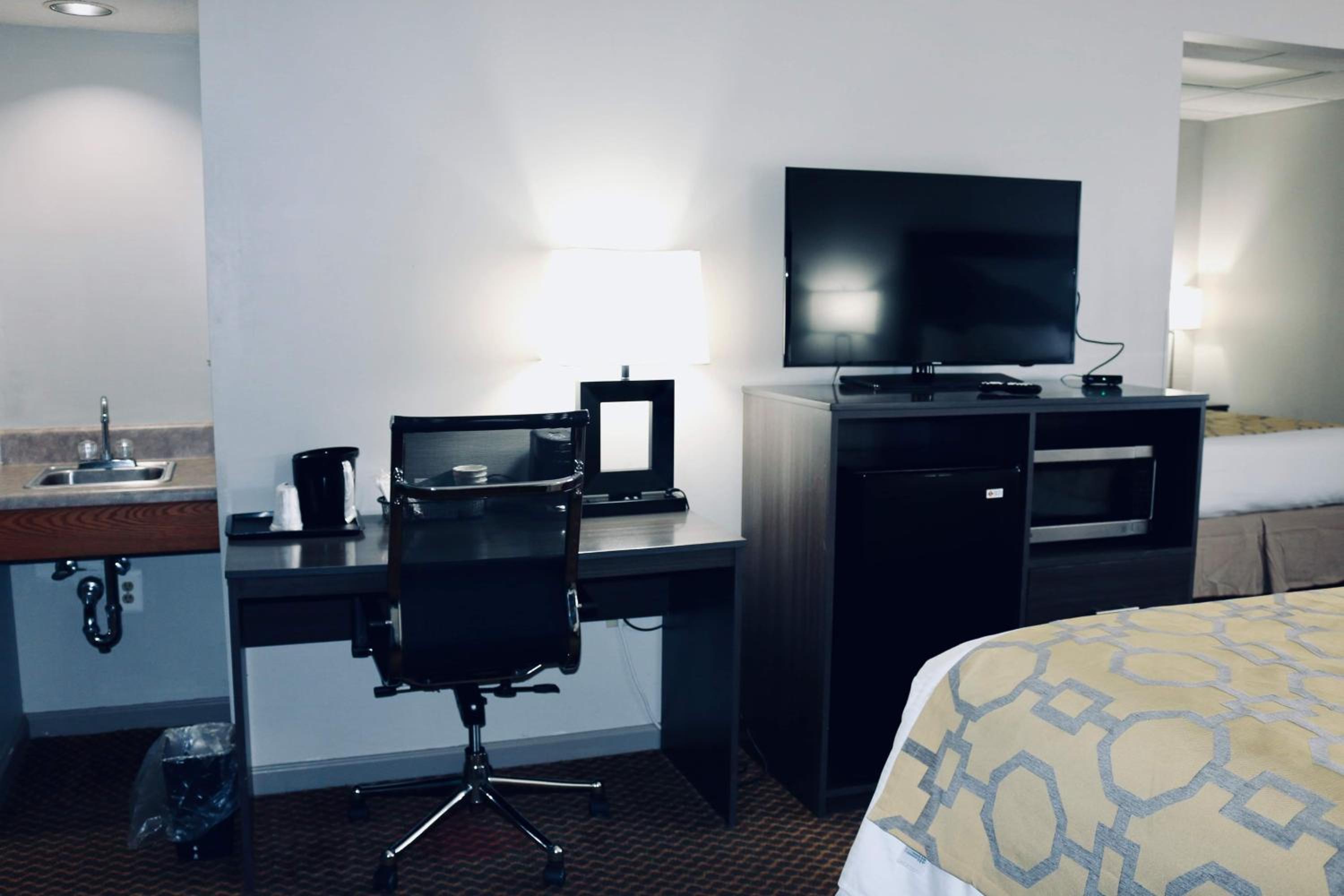Superior King Suite - Non-Smoking photo 3