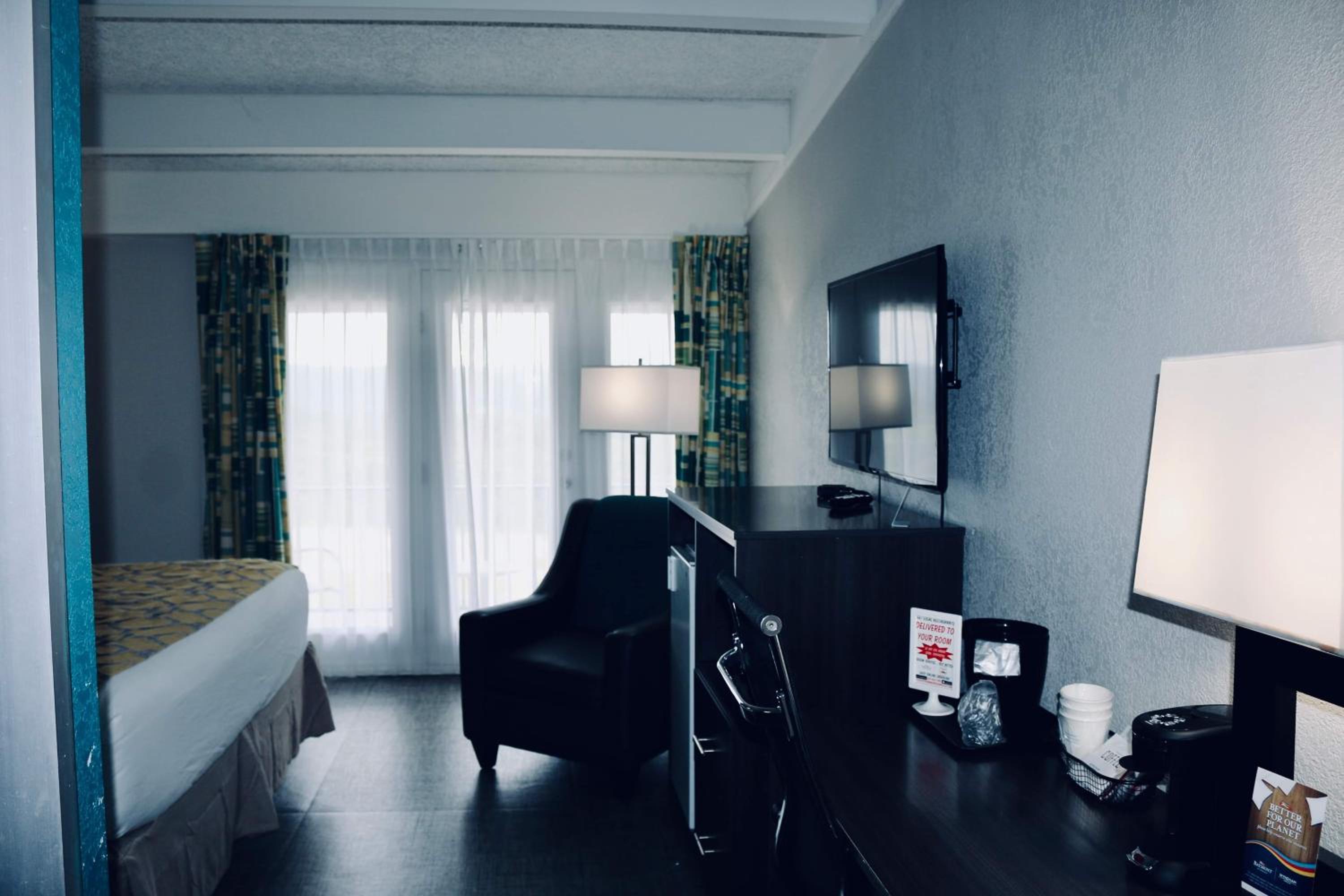 King Suite - Mobility Access/Non-Smoking photo 3
