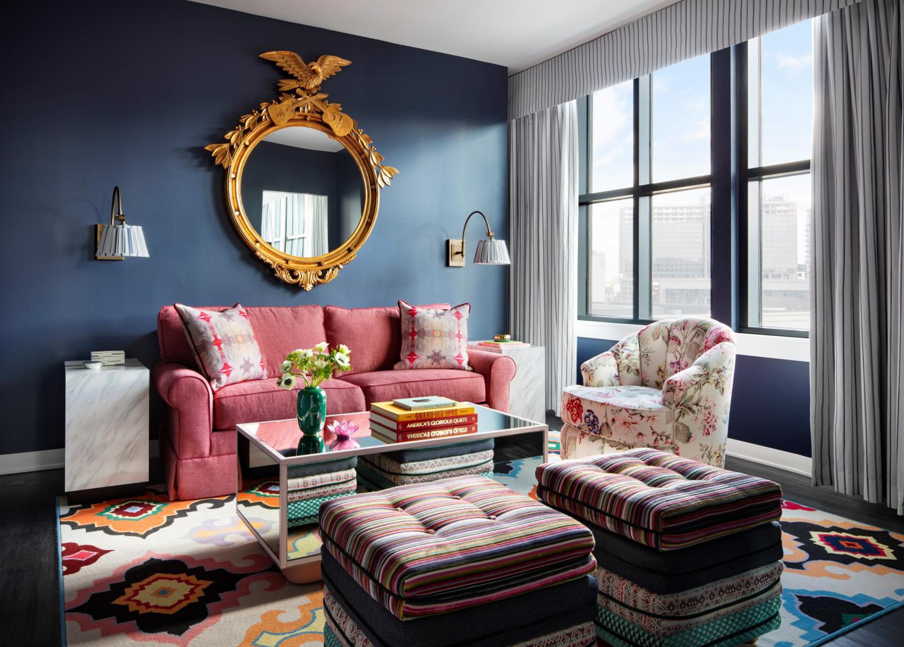 Graduate Junior King Suite - Photo 2