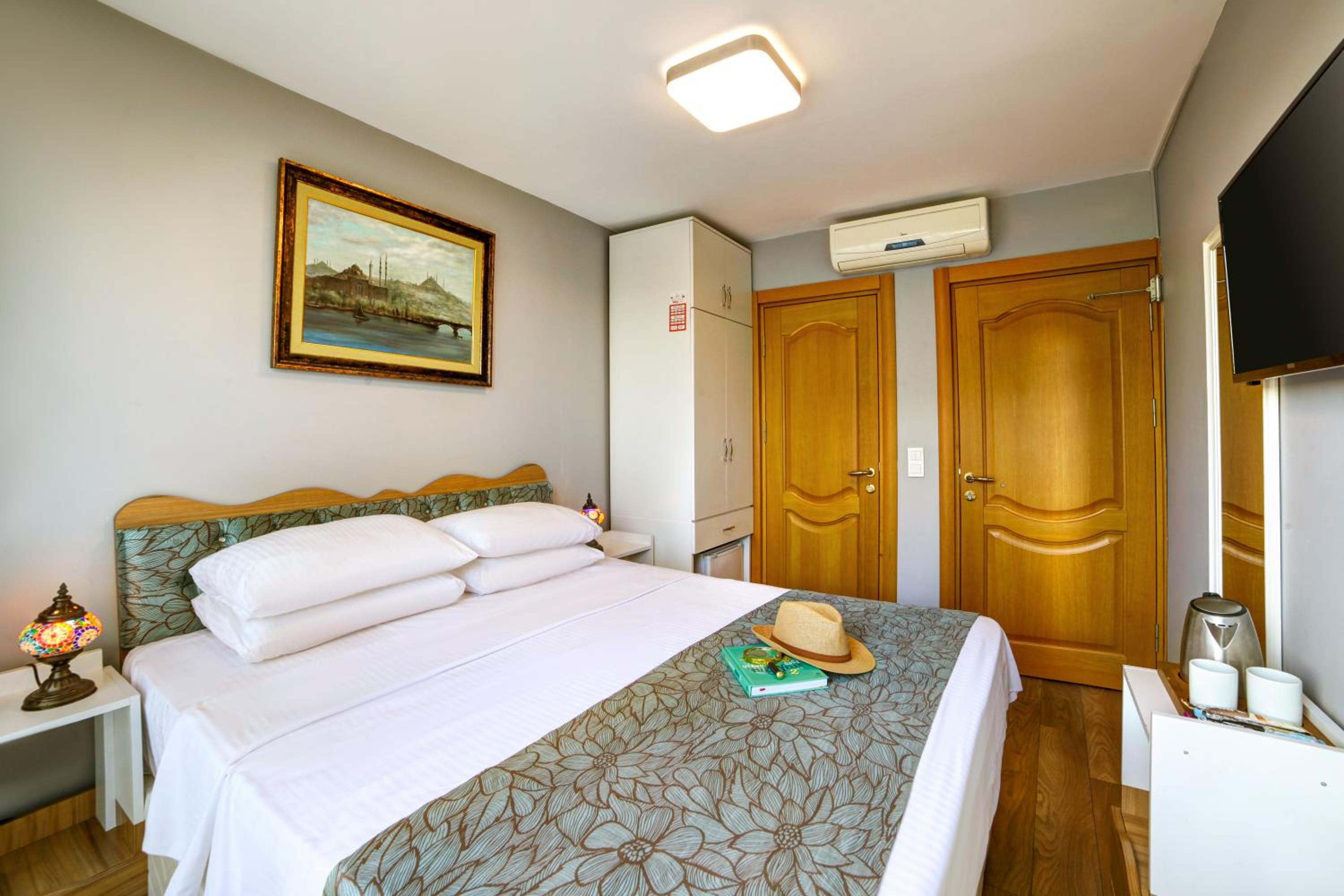 Double Room with Balcony photo 3