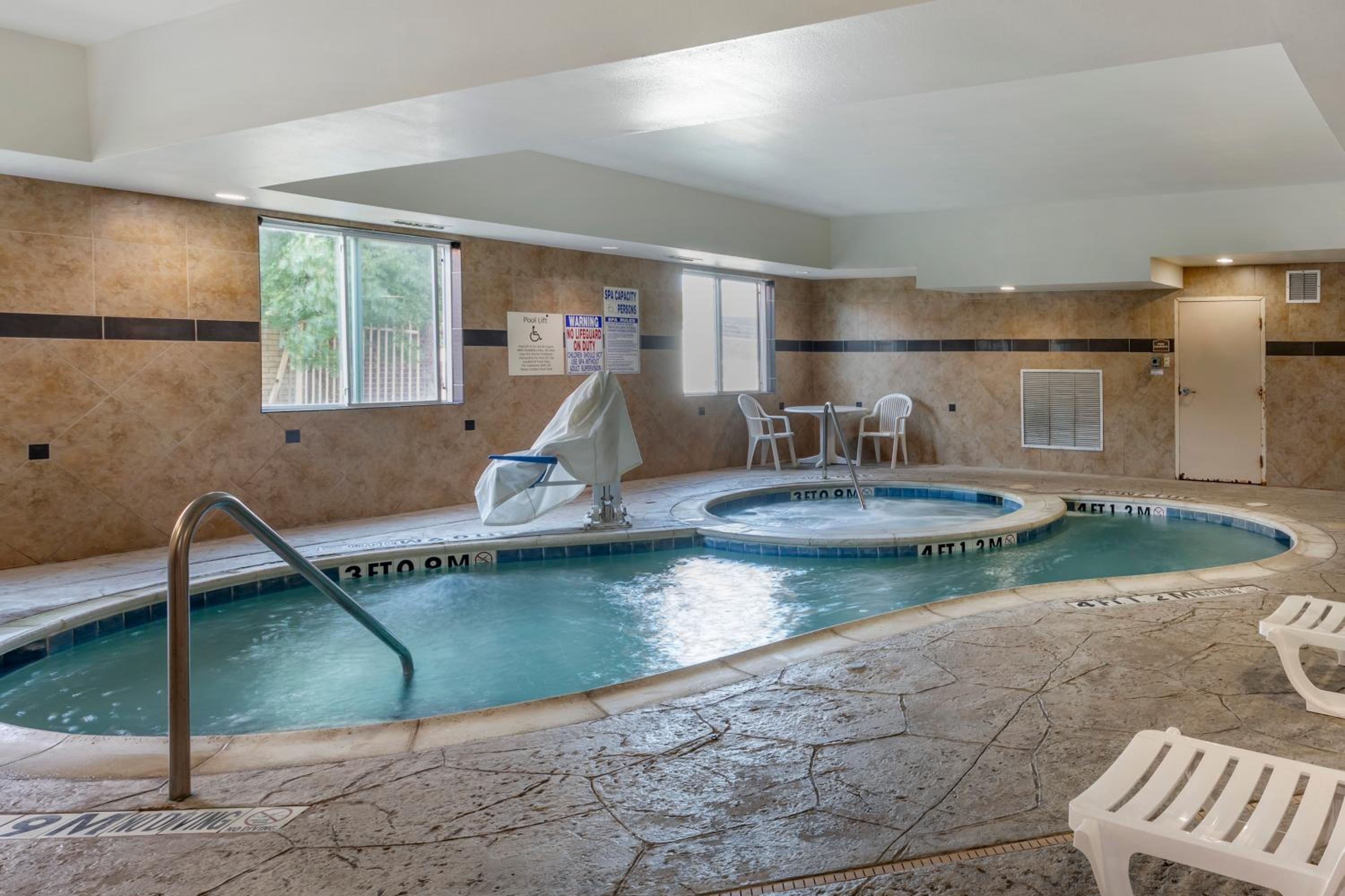 King Suite - Accessible/Non-Smoking - Photo 8