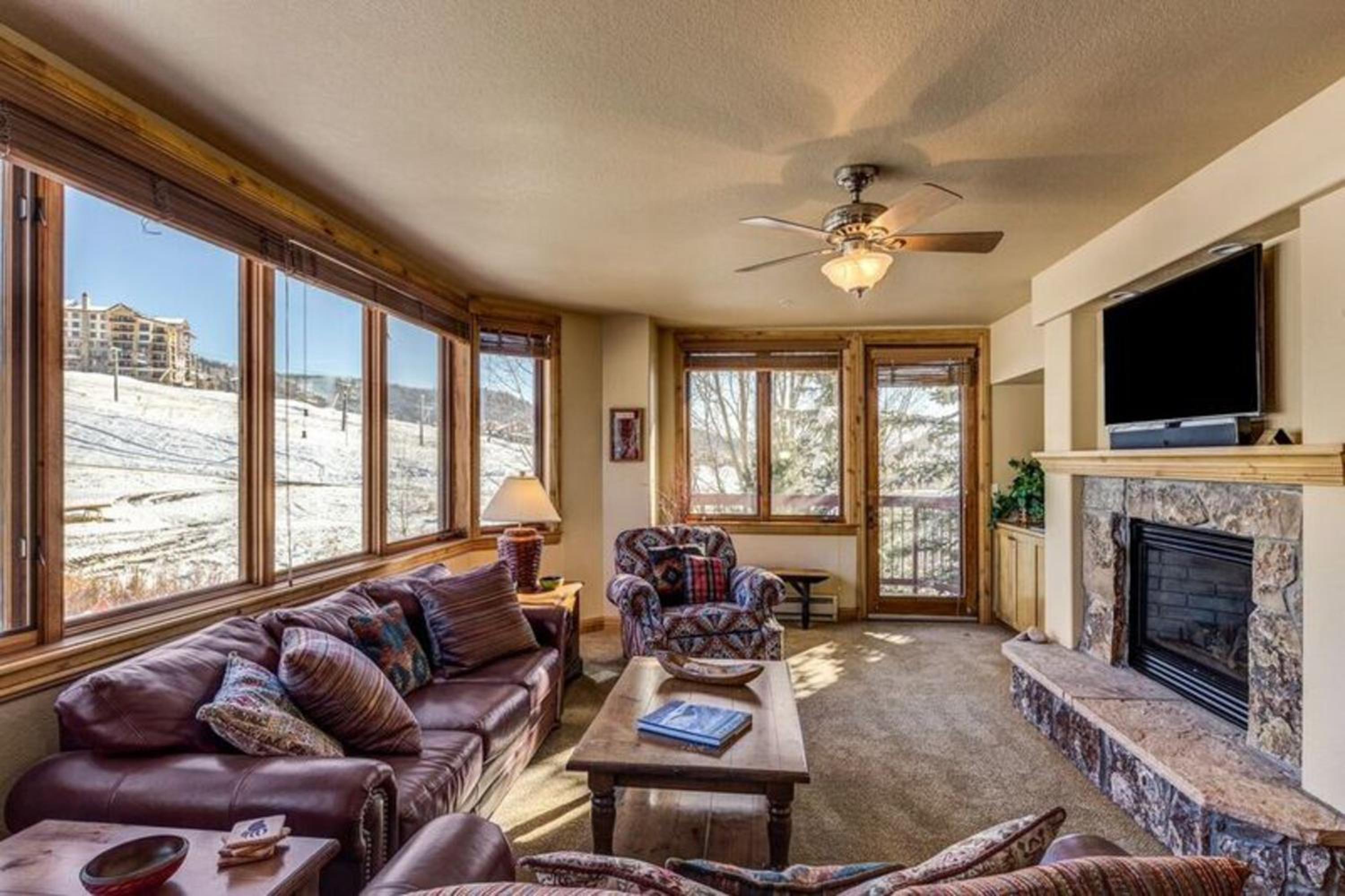 Apartment with Mountain View photo 1