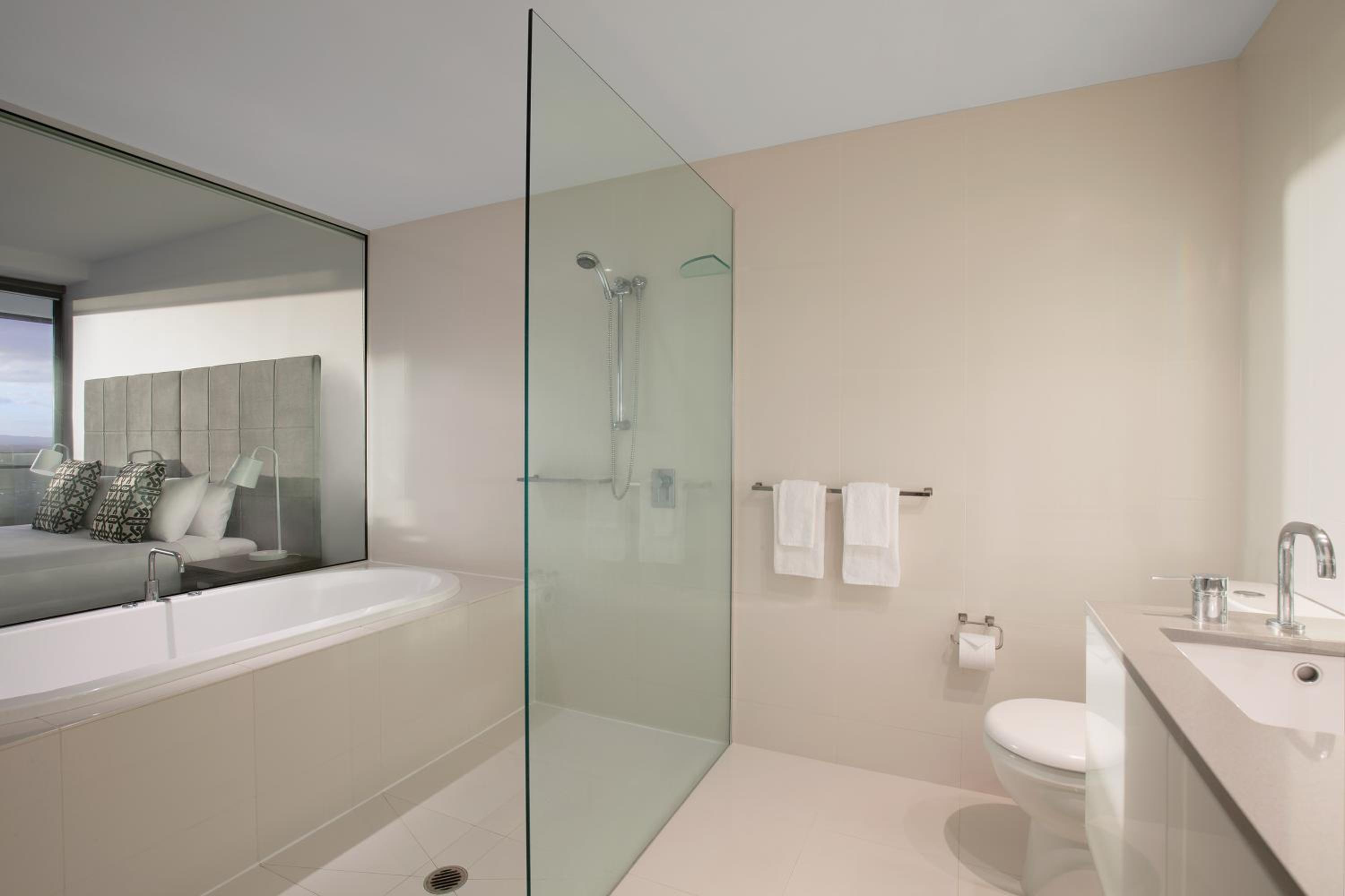 One-Bedroom Apartment With Spa Bath - Photo 8