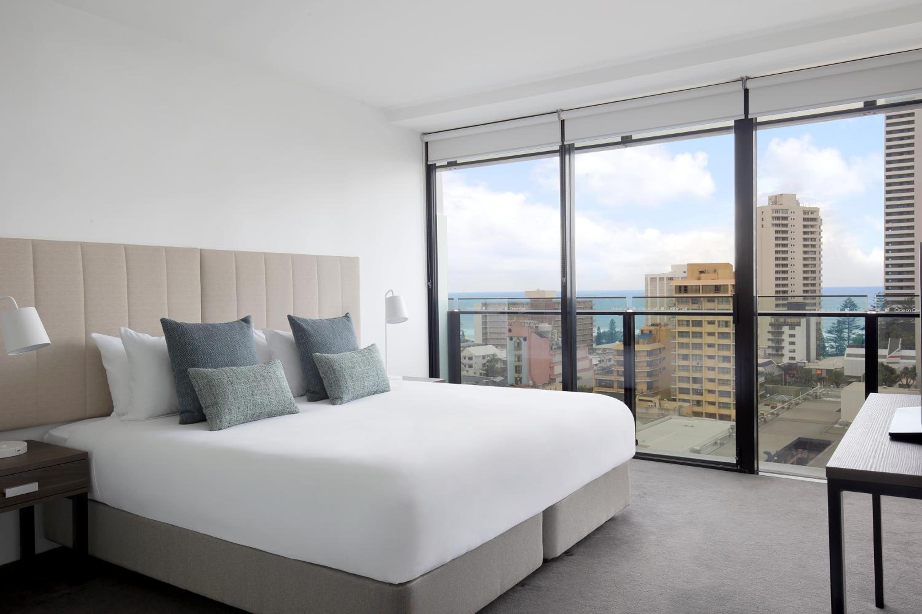 Two-Bedroom Apartment With Spa Bath - Photo 4
