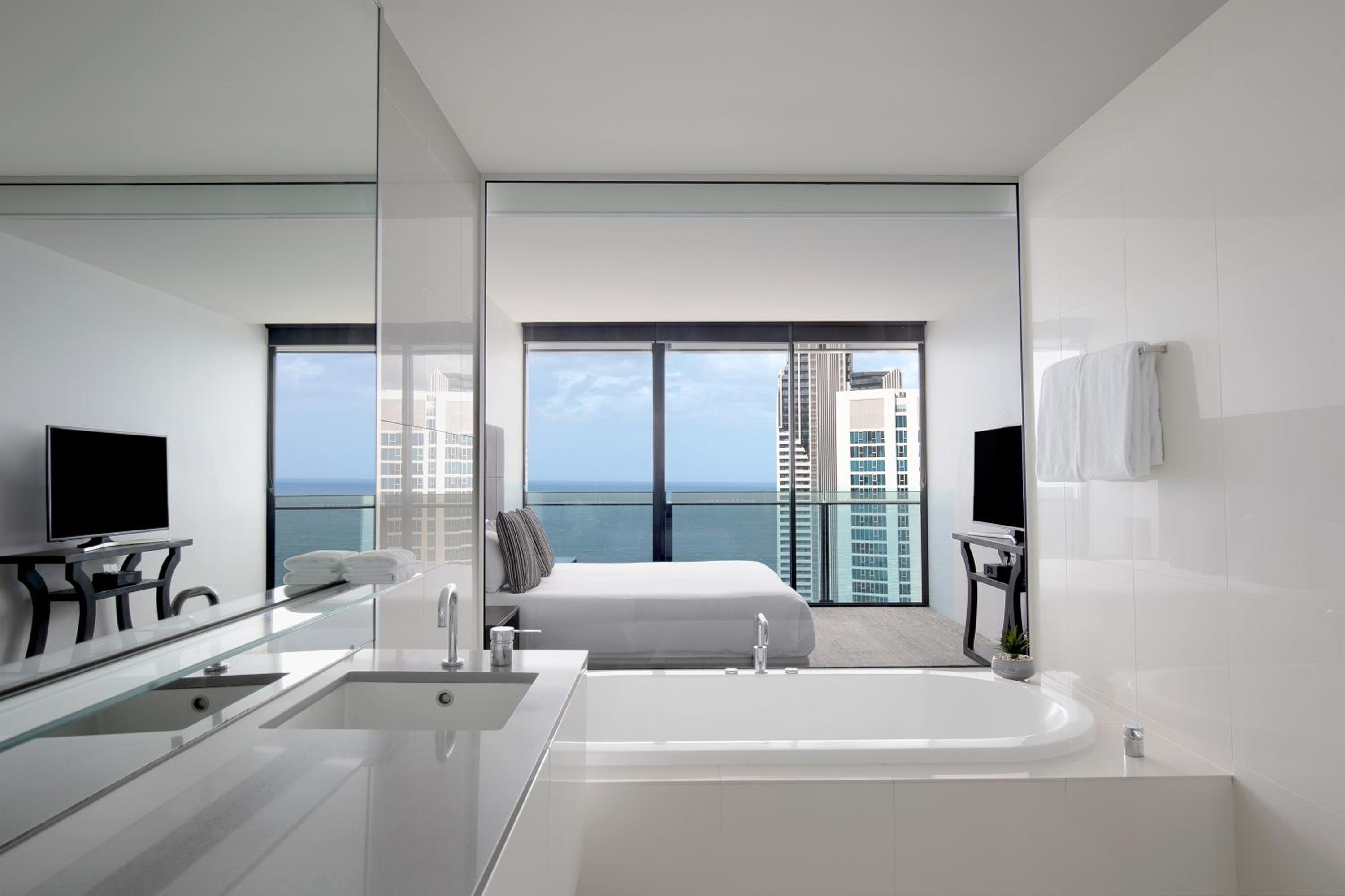 Three-Bedroom Apartment With Spa Bath - Photo 7