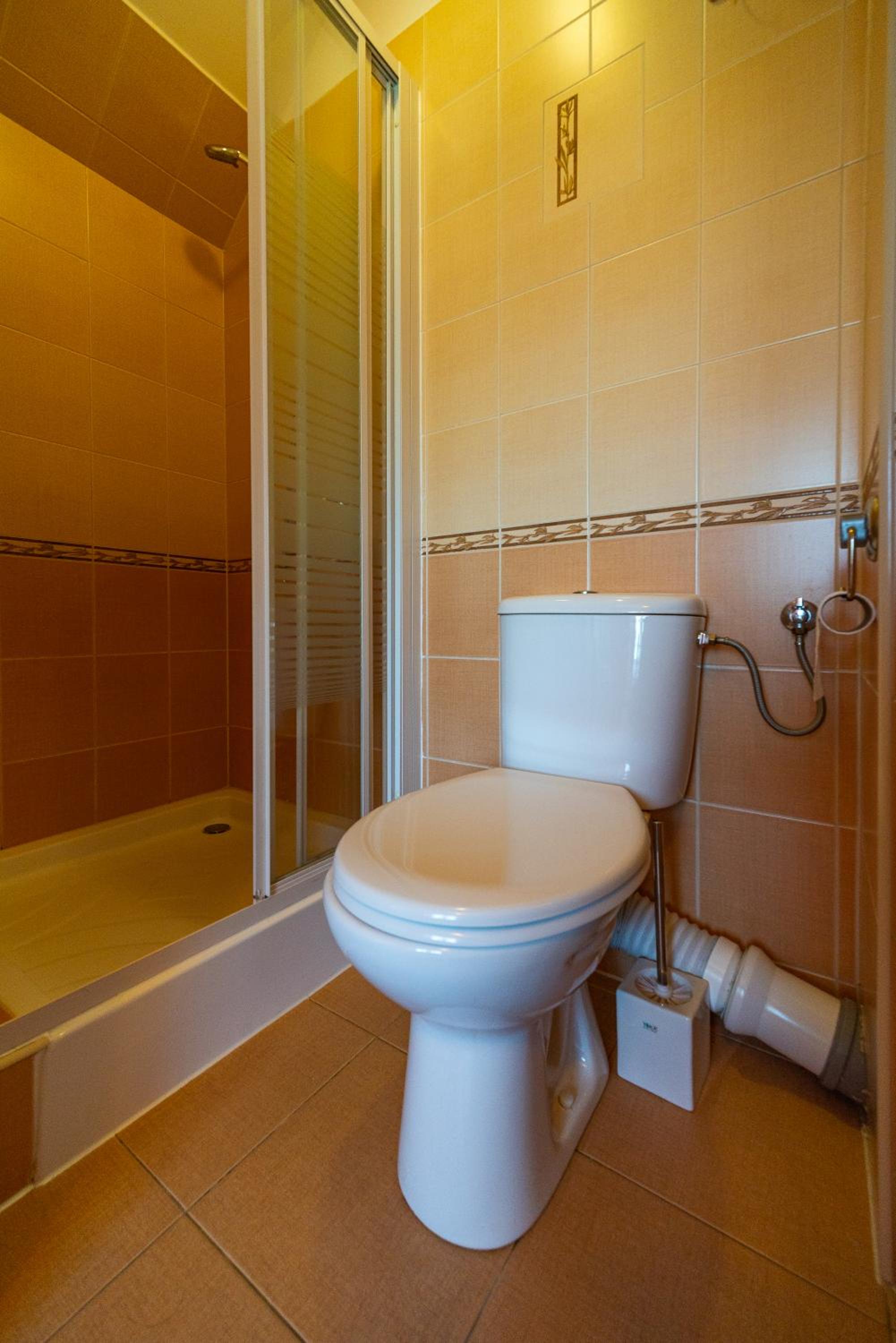Standard Quadruple Room - Photo 4