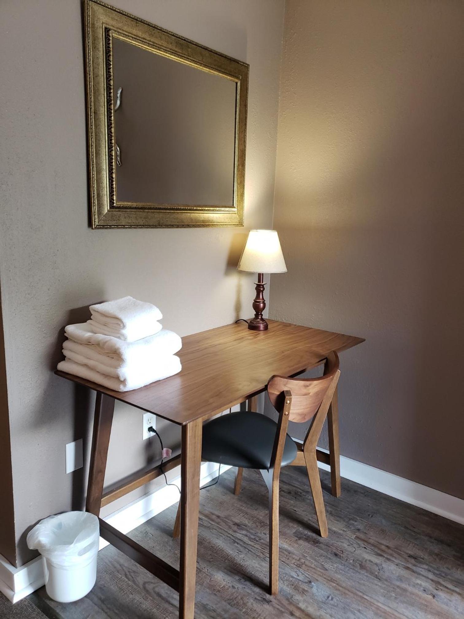 Queen Room photo 2