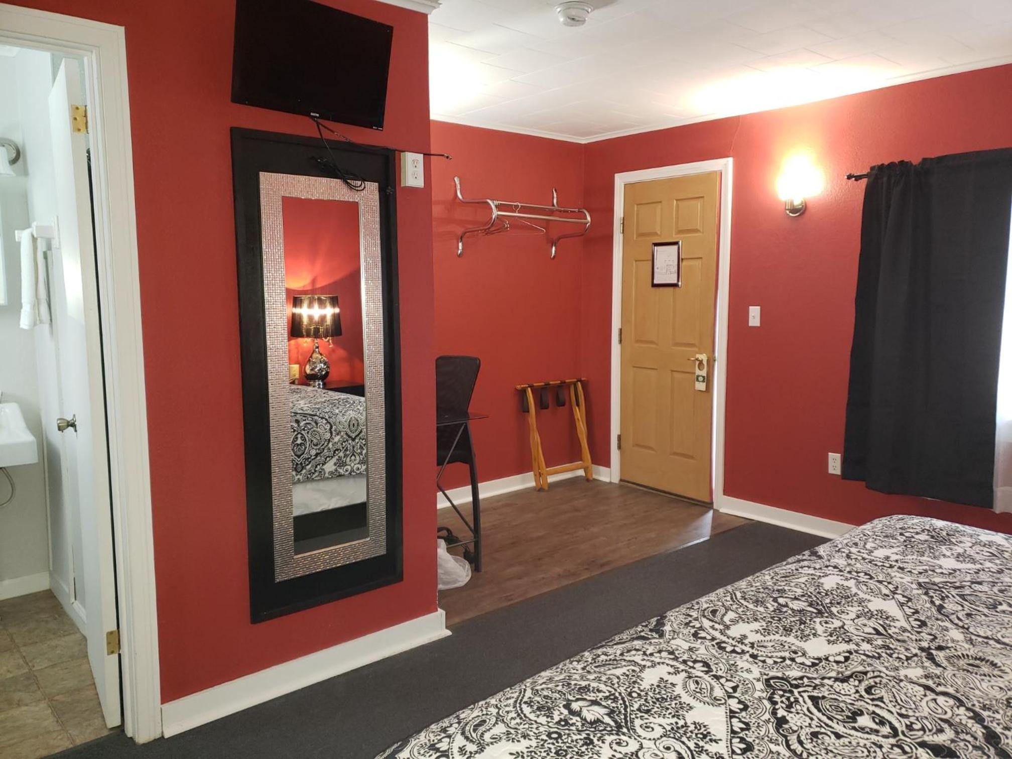 Standard King Room photo 3