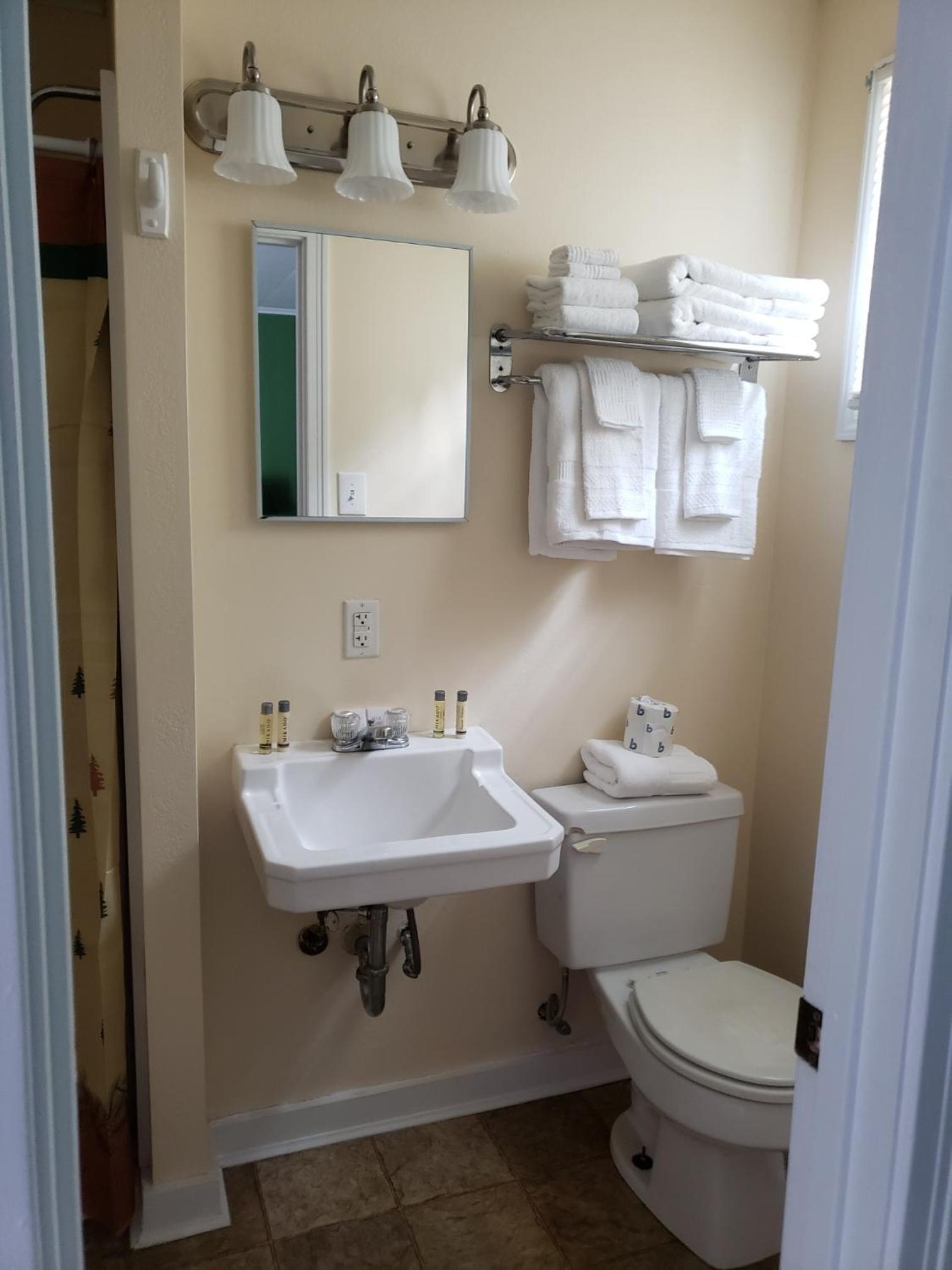 Standard Queen Room photo 3