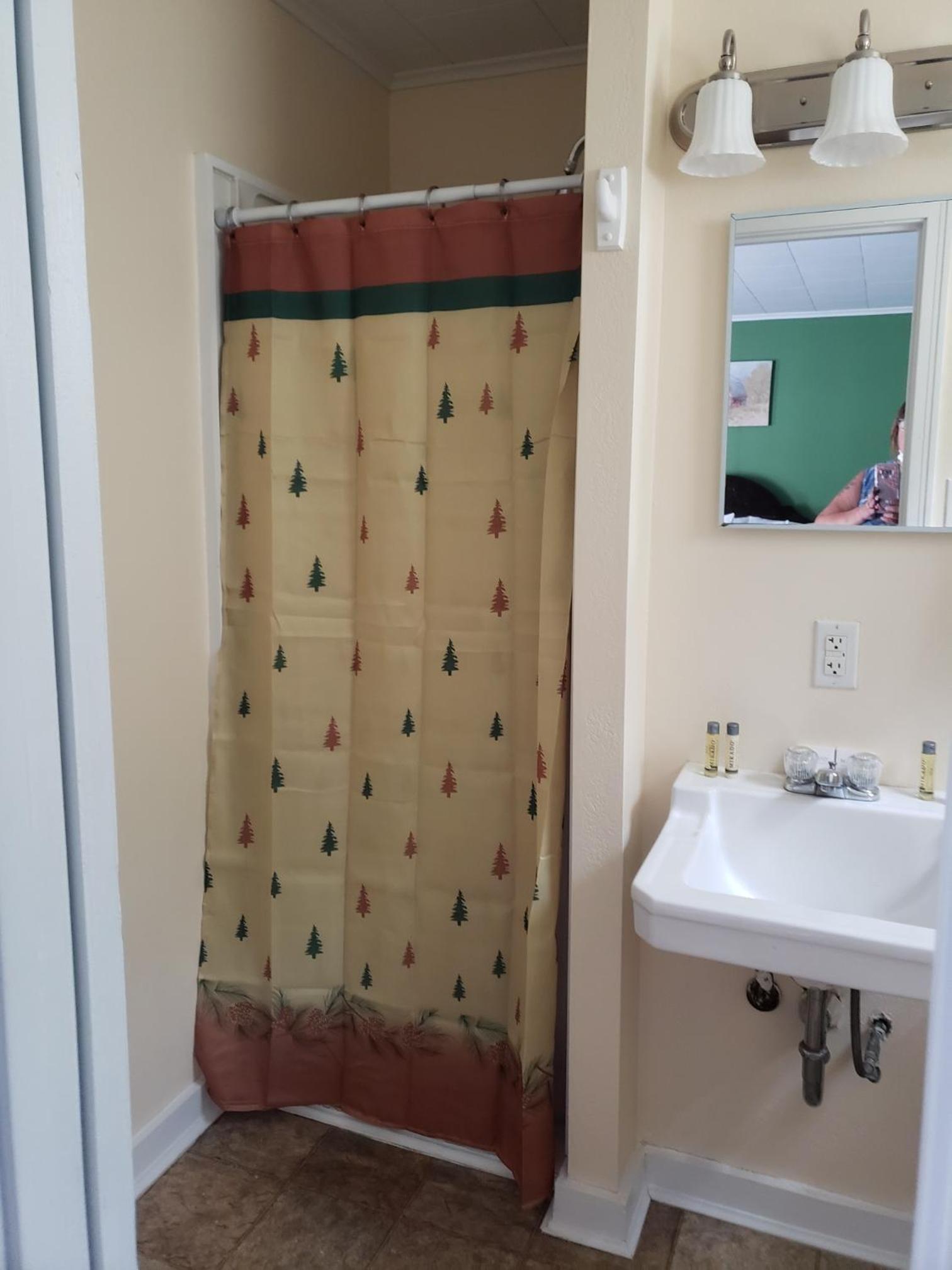 Standard Queen Room photo 2