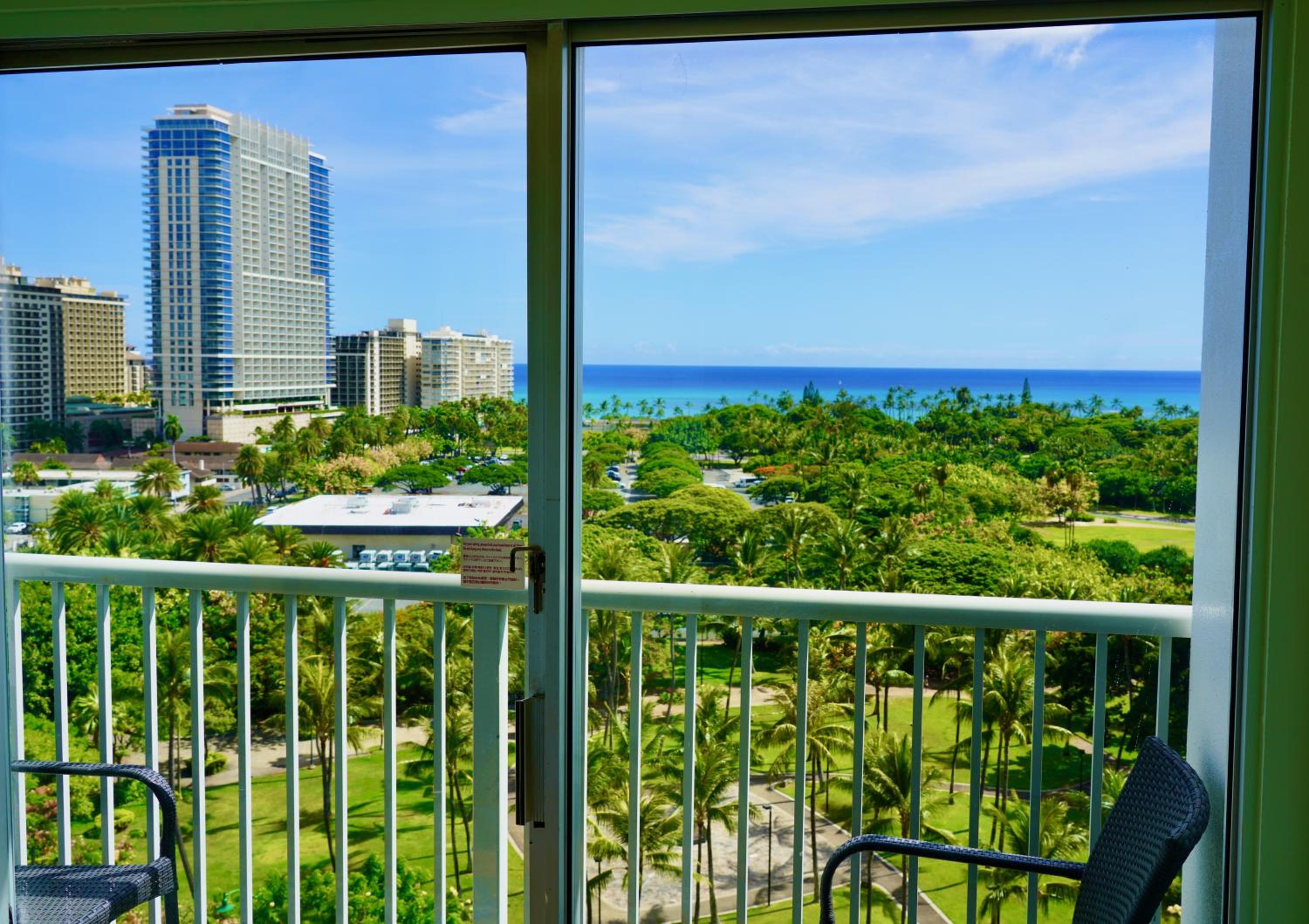 Kalakaua Haus Oceanview Two Lanai - Photo 4