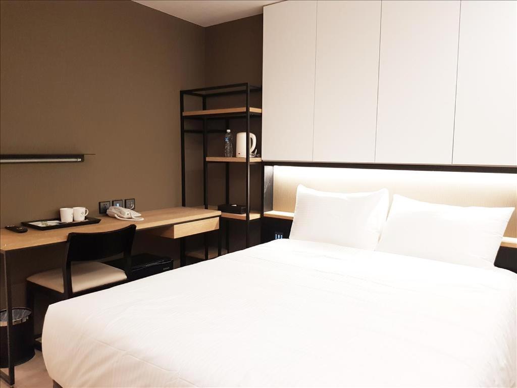 Standard Double Room - Photo 5