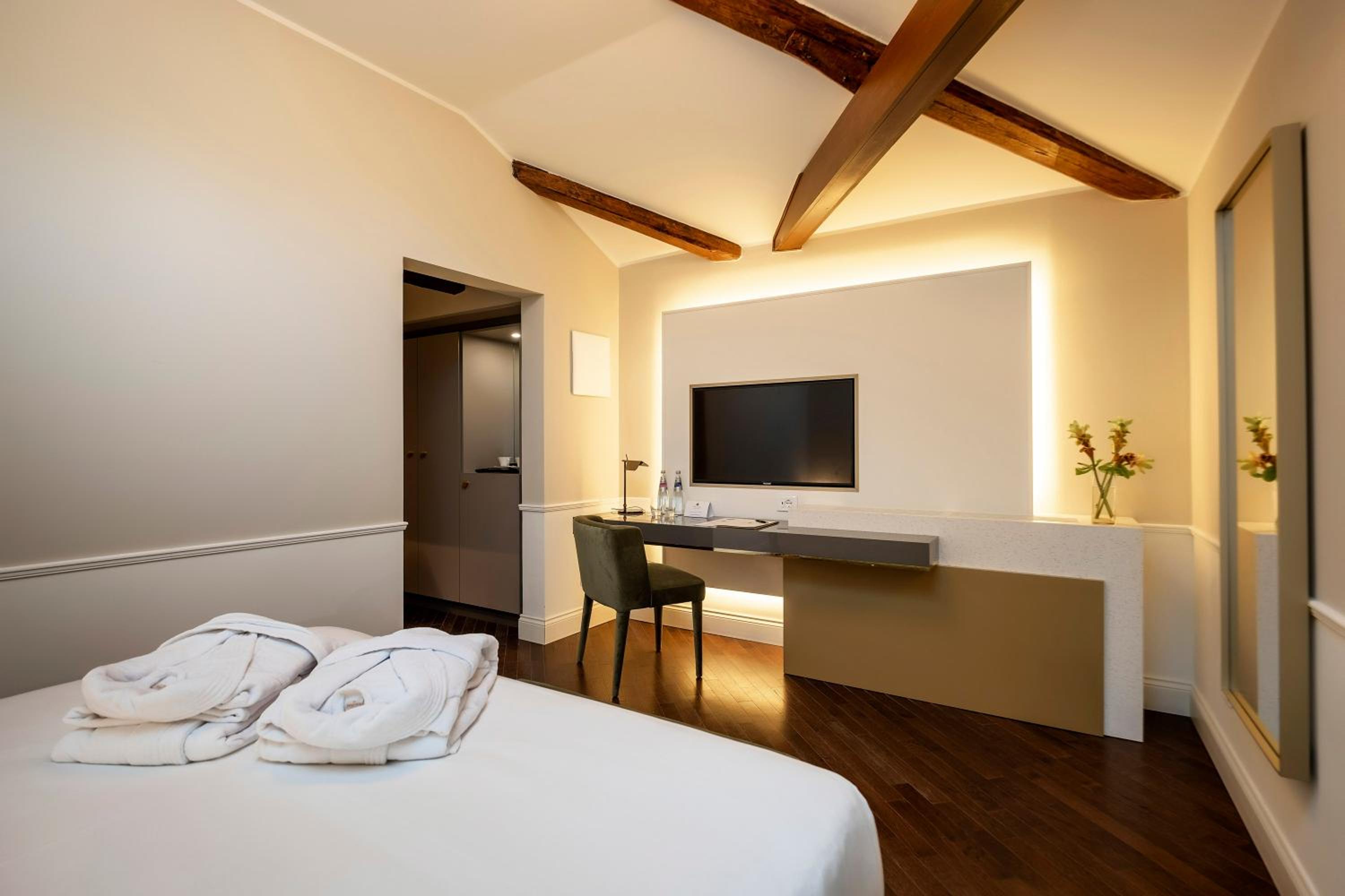 Standard Double Room - Photo 3