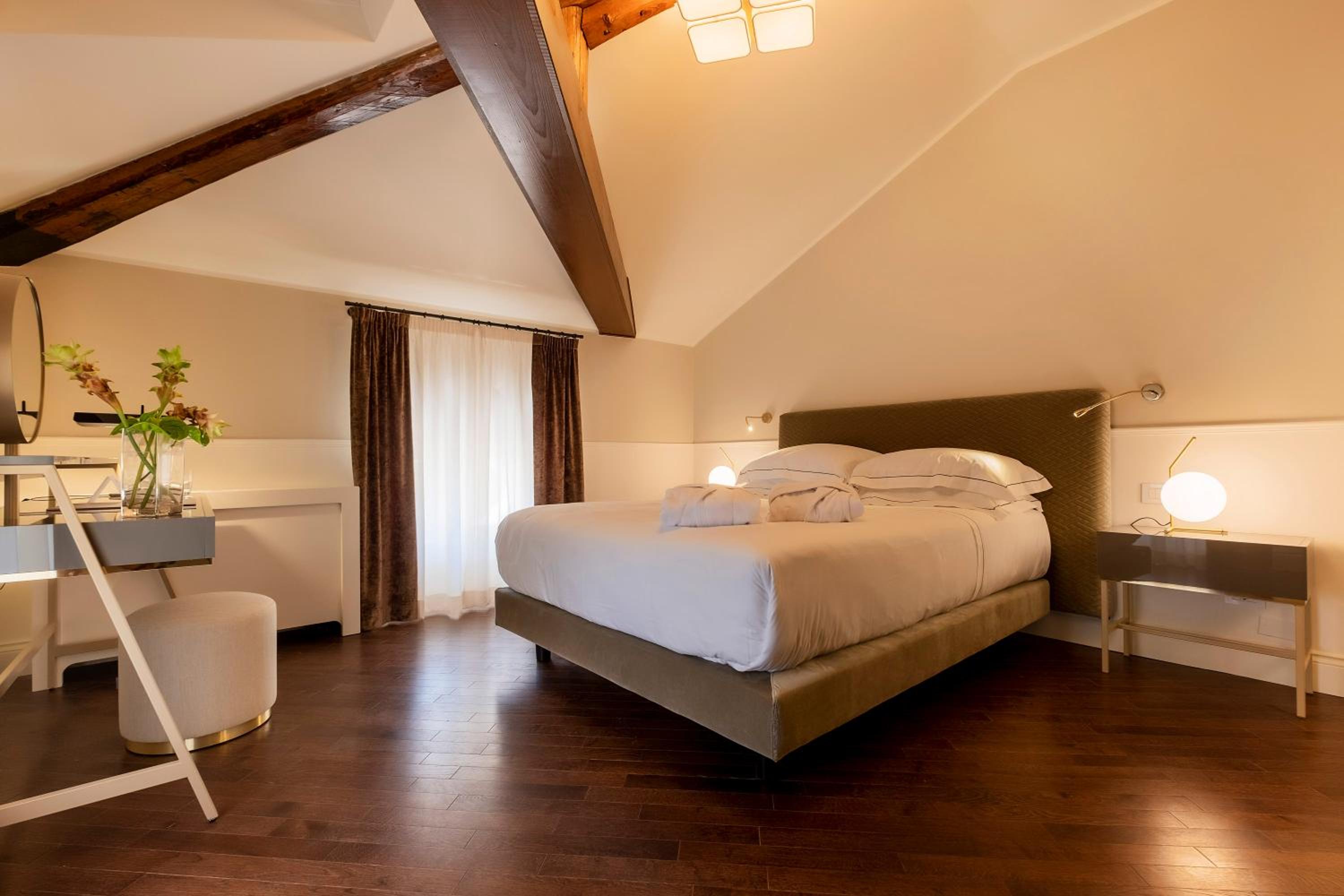 Deluxe Room - Photo 8