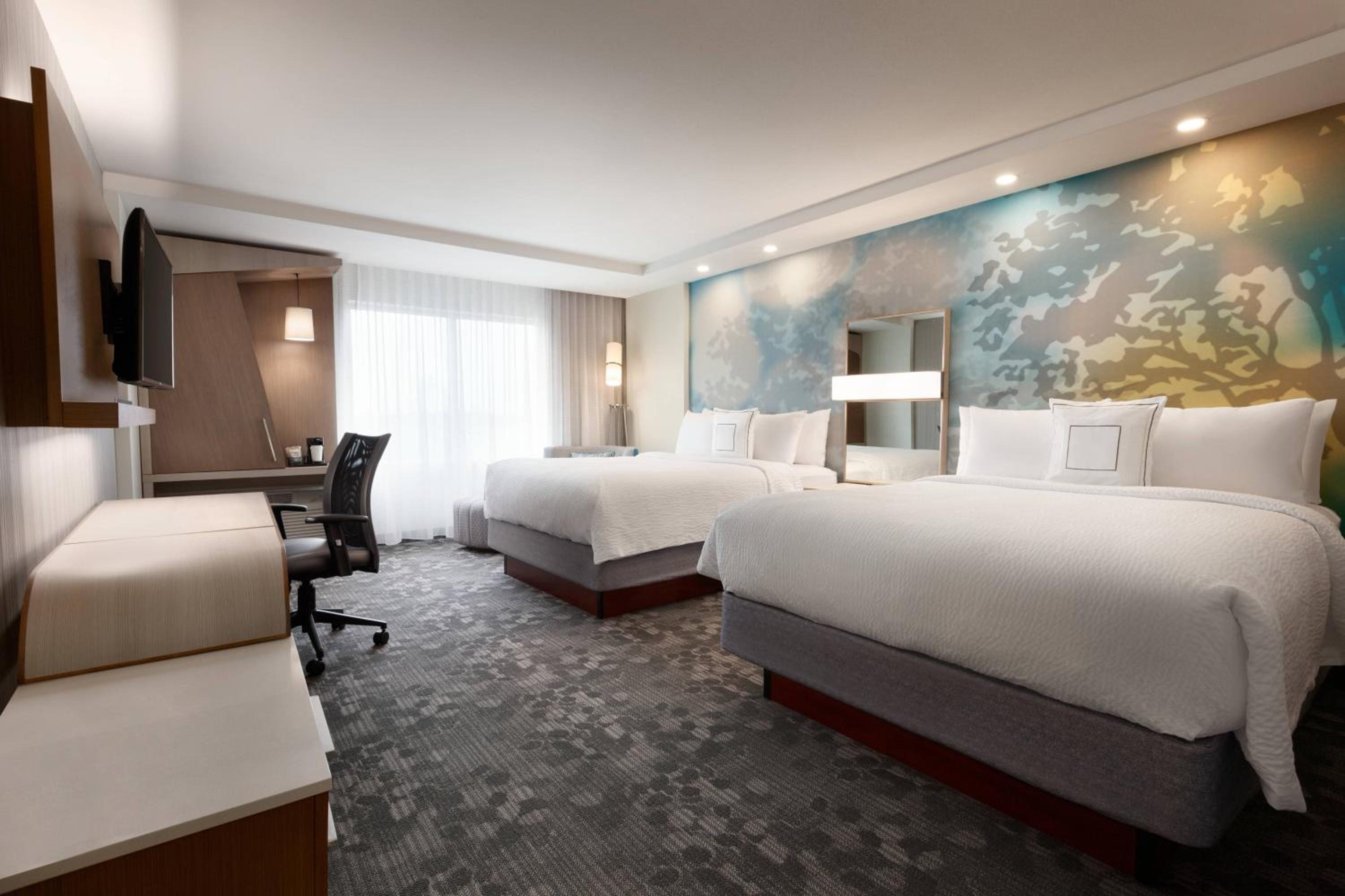 Queen Room with Two Queen Beds - Hearing Accessible