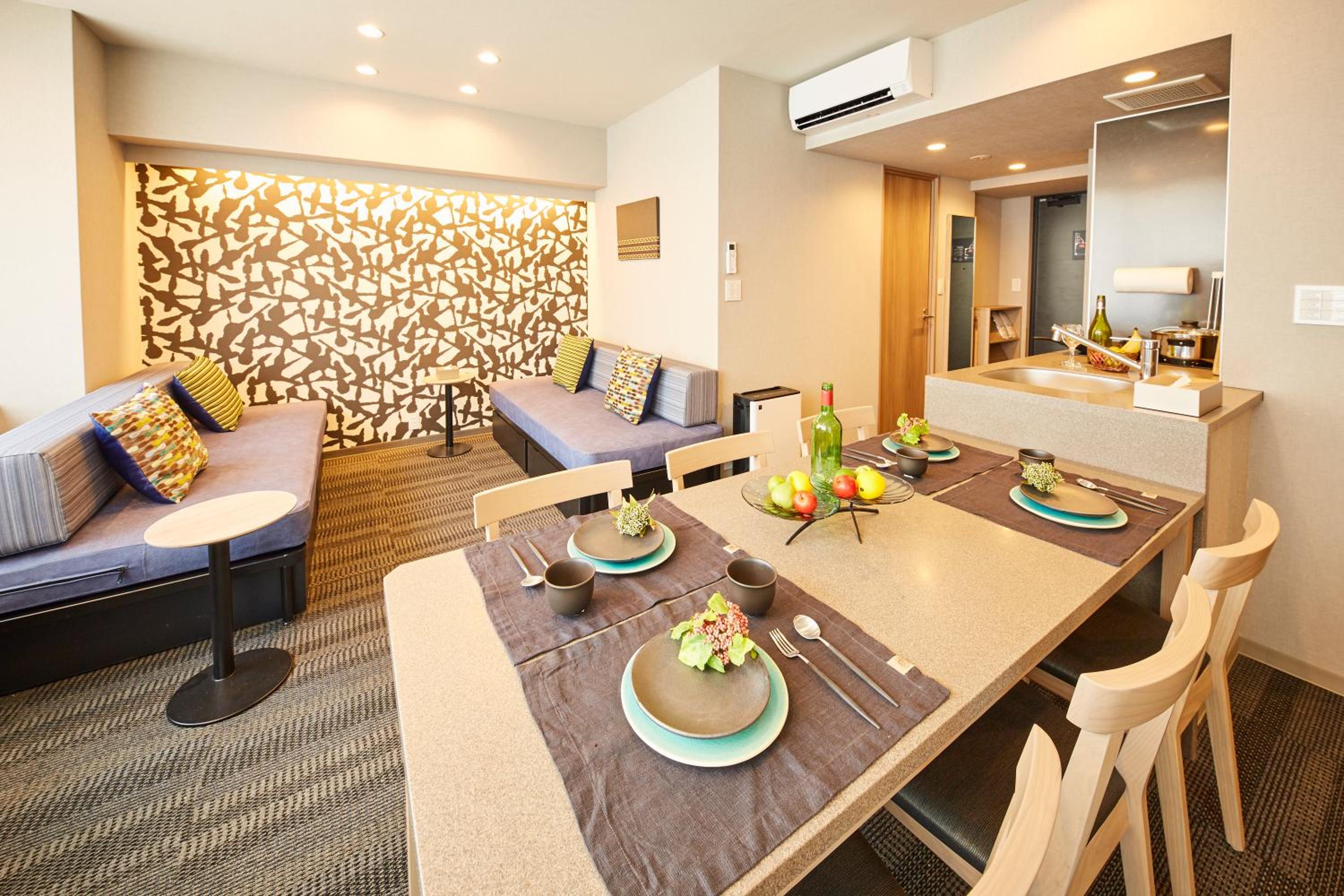 Grand Family Room with Washing Machine photo 2