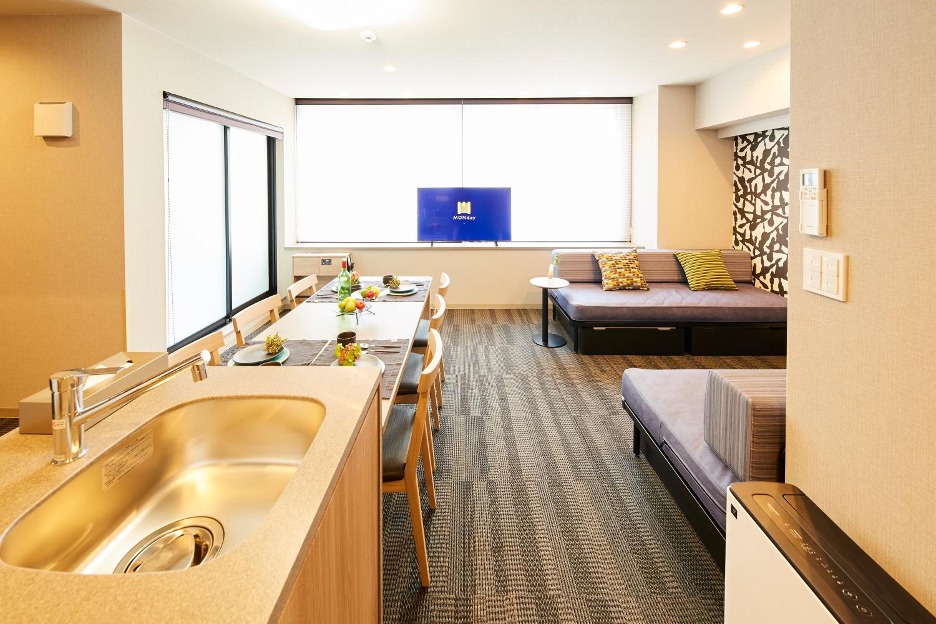 Grand Family Room with Washing Machine photo 1