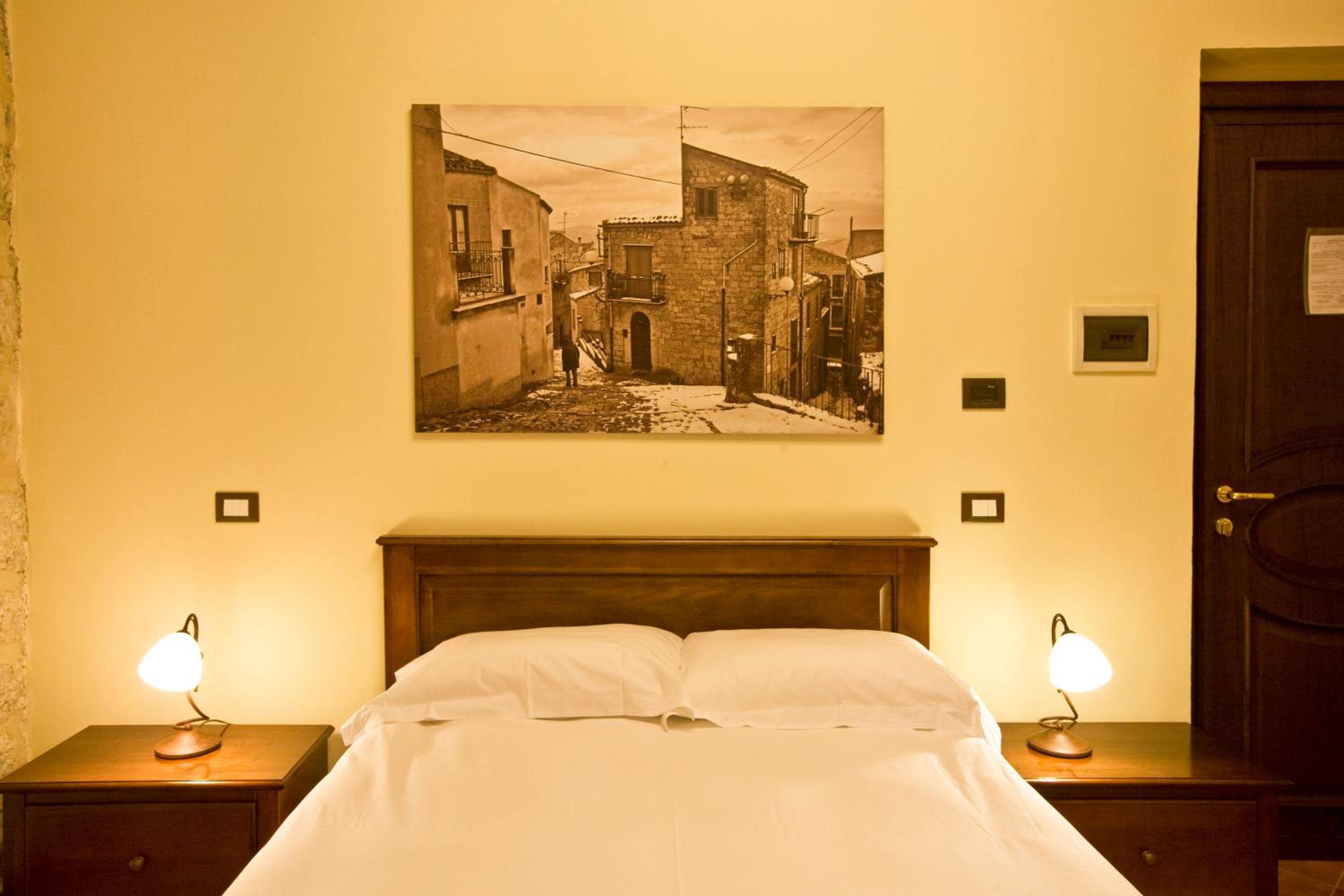 Double Room - Photo 11