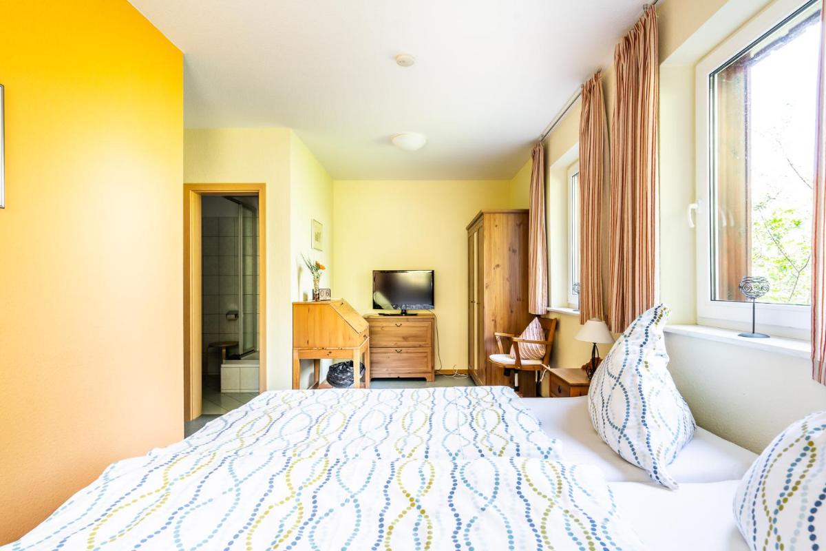 Doppelzimmer, DU/WC, Nossener Str. 46 photo 2