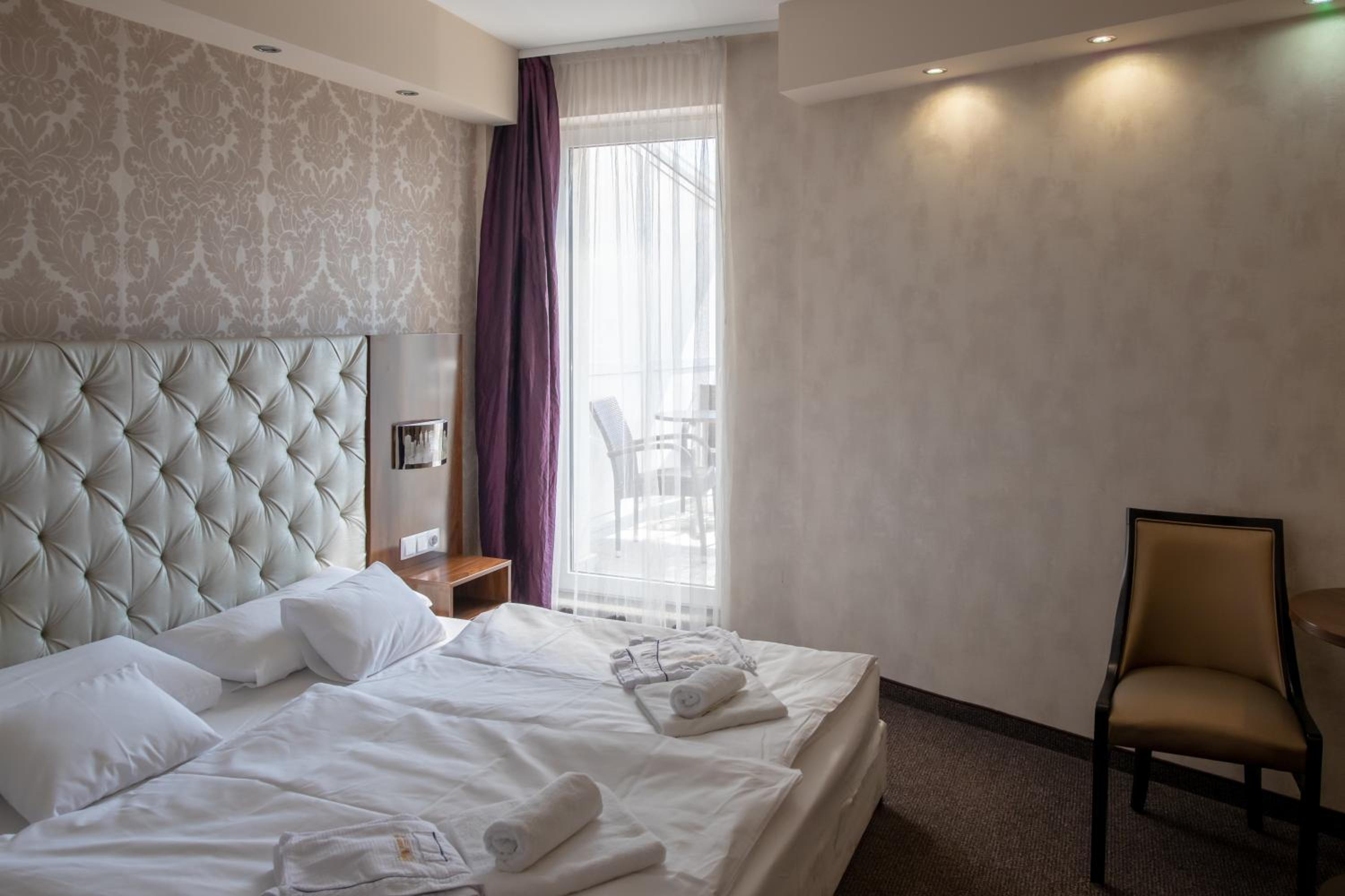 Superior Double or Twin Room - Photo 8