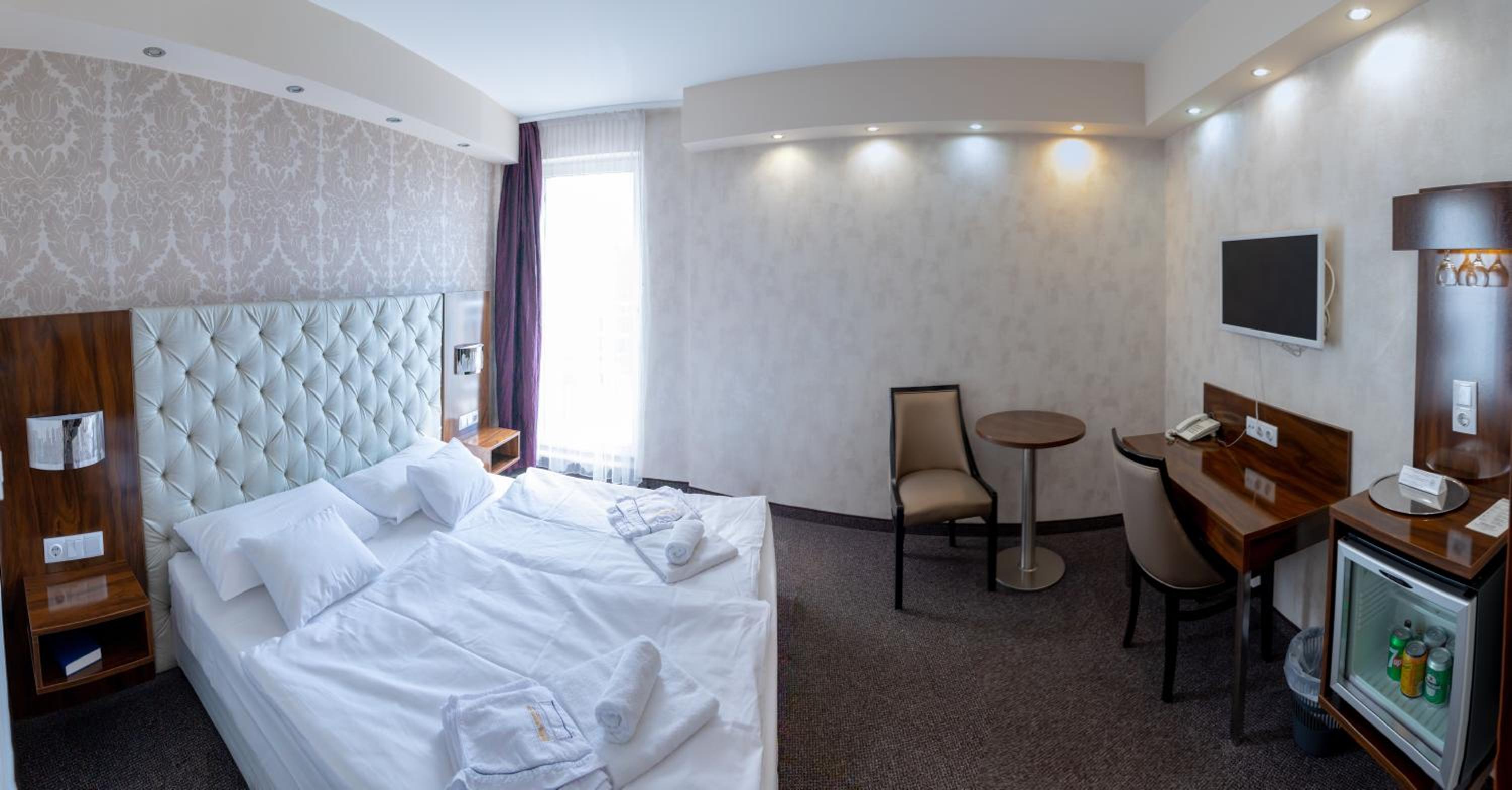Superior Double or Twin Room - Photo 7