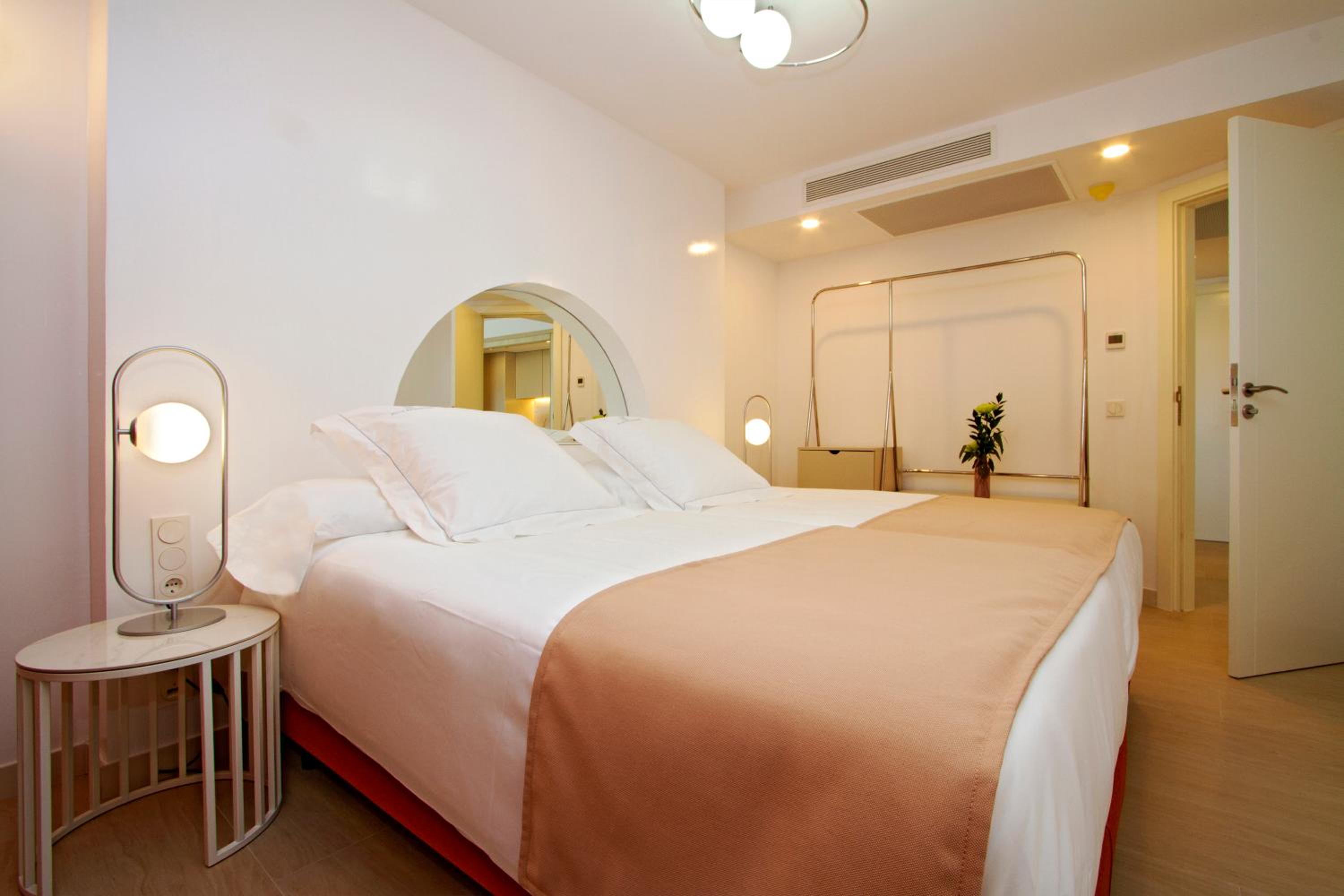Apartment with Sea View - Photo 9