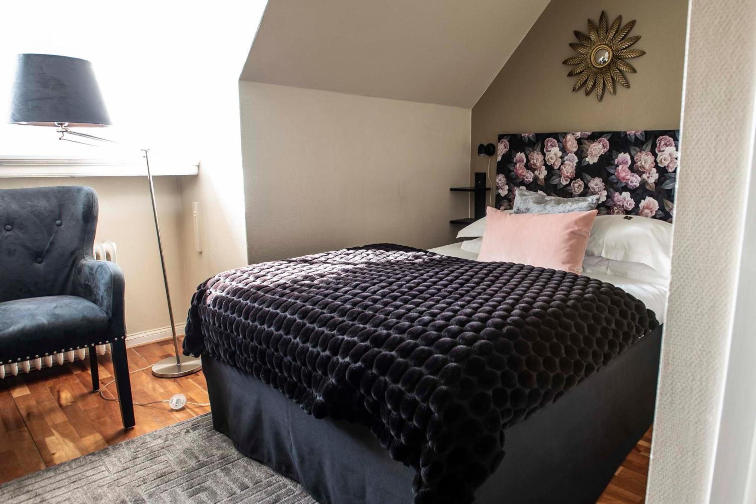 Small Double Room - Photo 16