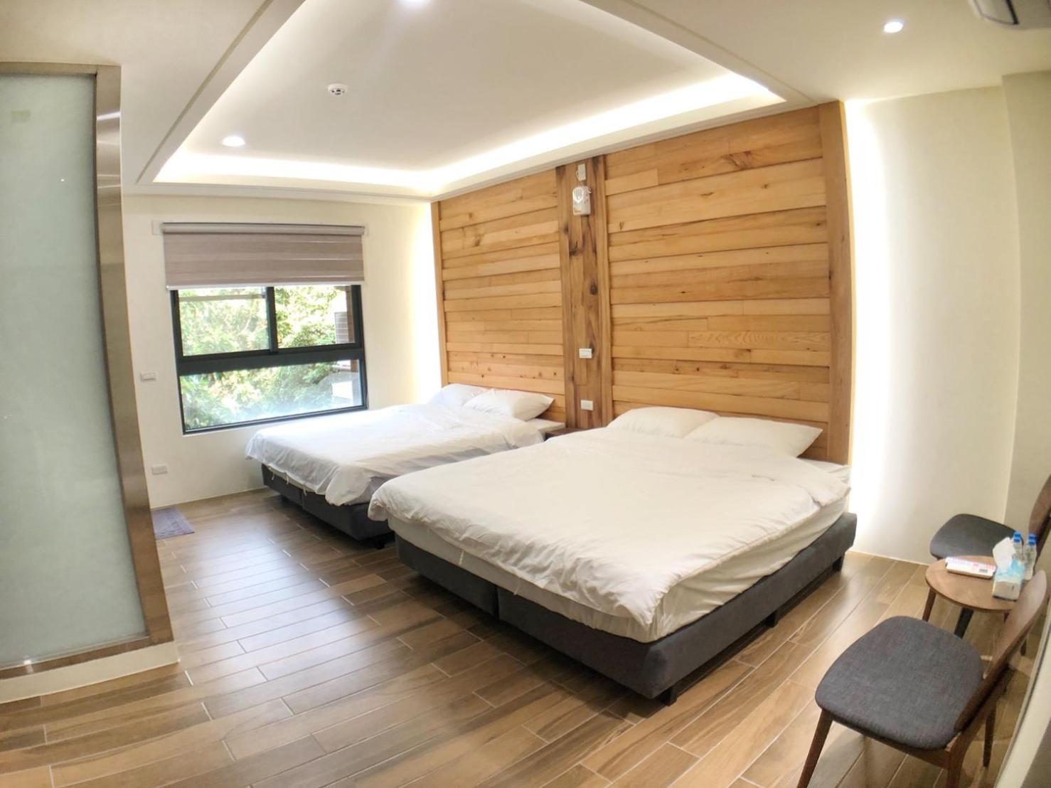 Queen Room with Two Queen Beds photo 2