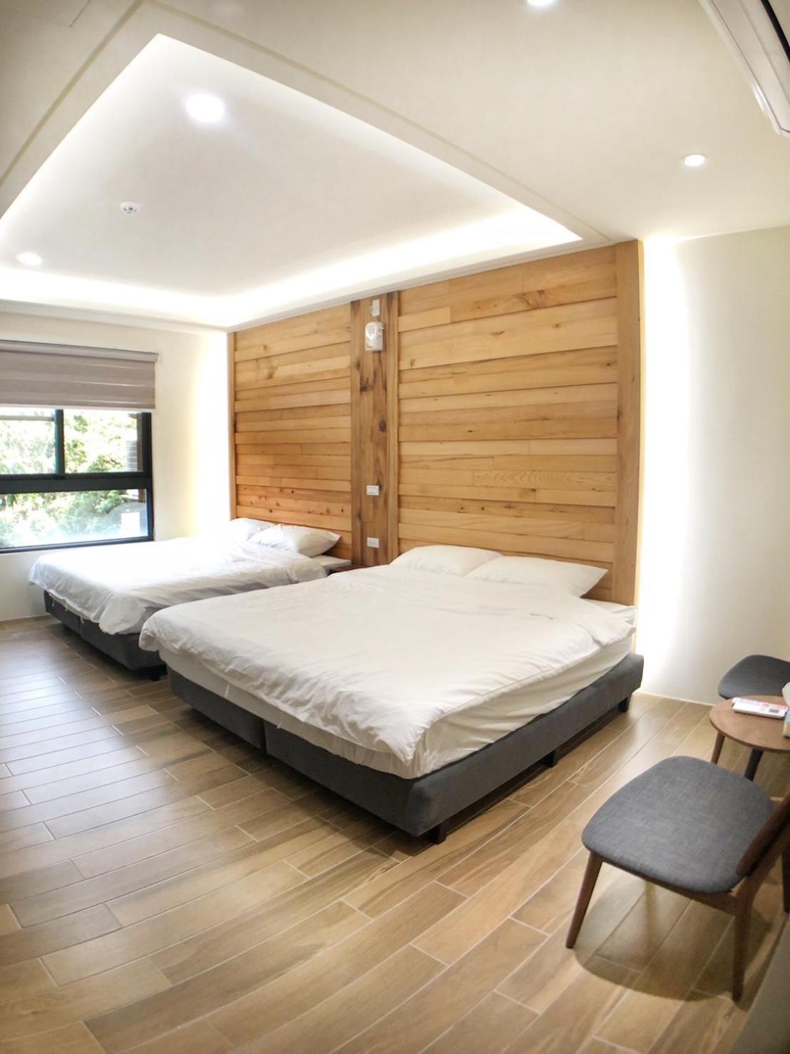 Queen Room with Two Queen Beds photo 3