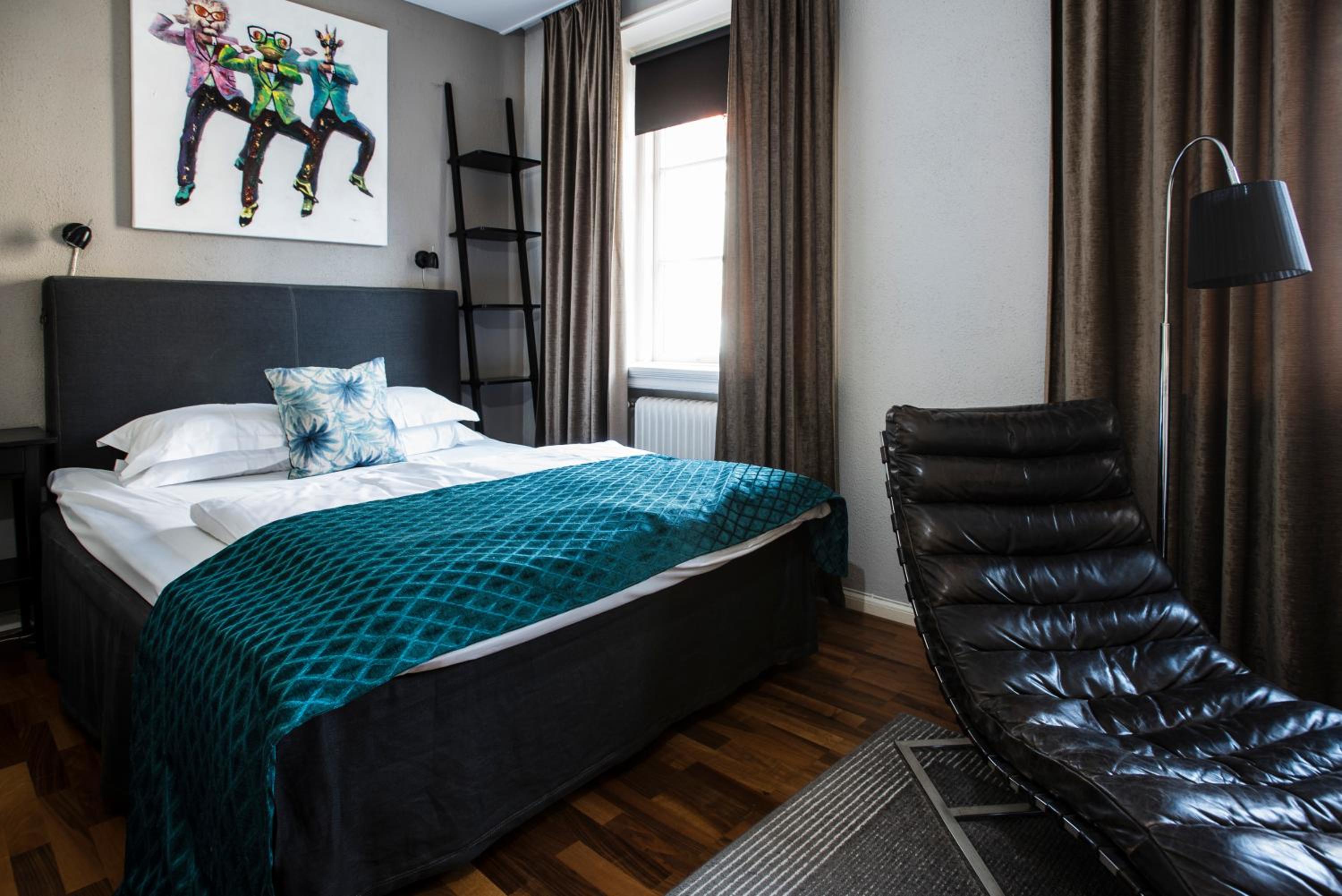 Standard Queen Room - Photo 13