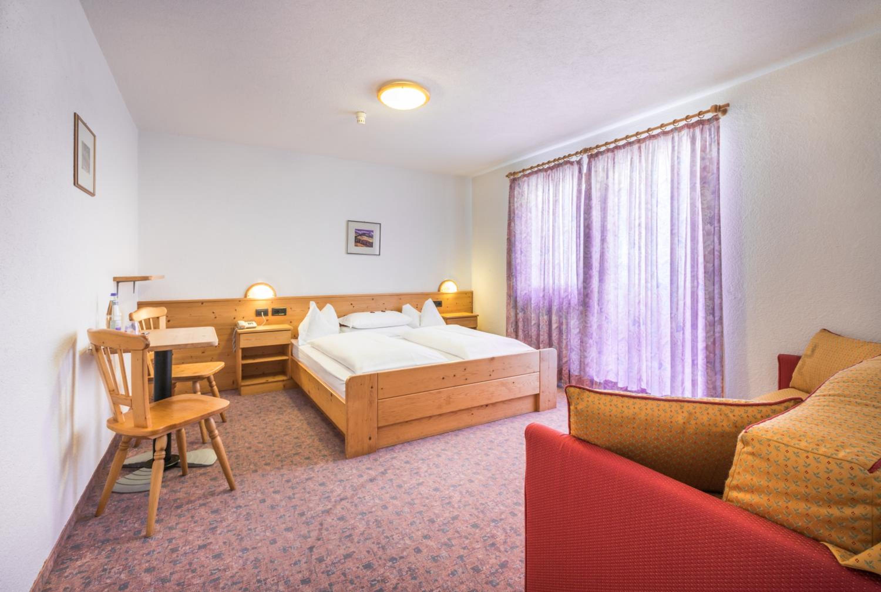 Quadruple Room with Balcony - Photo 2