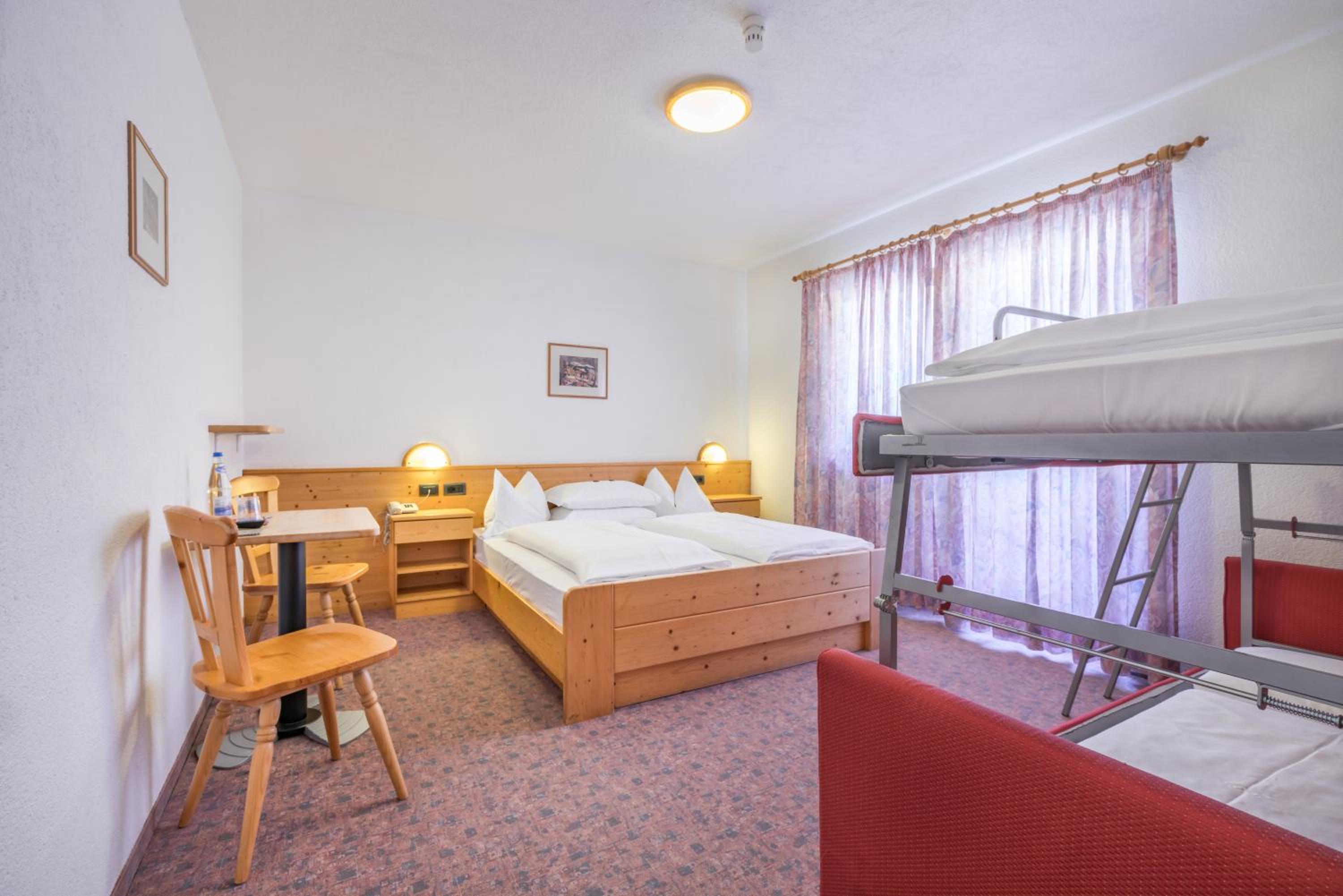 Quadruple Room with Balcony - Photo 6