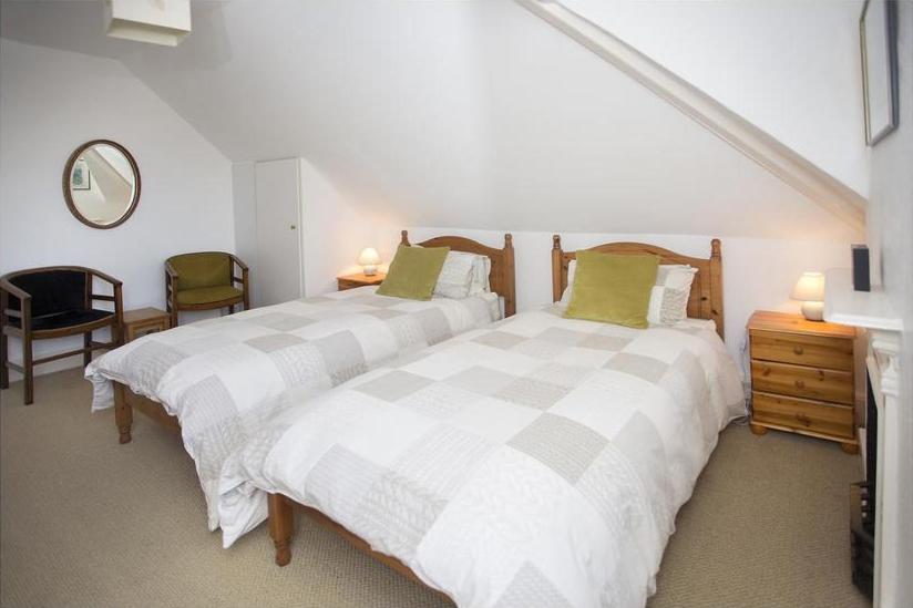 Twin Room with Private Bathroom