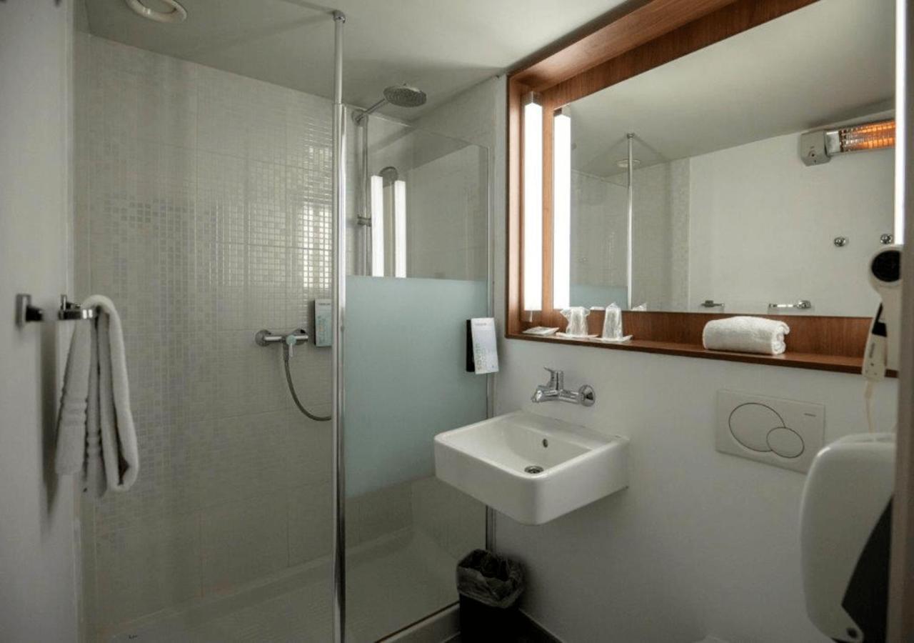 Standard Double Room - Photo 5
