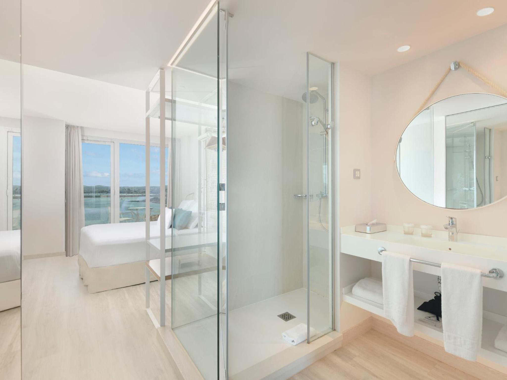 Double or Twin Room with Pool View Keep the Secret - Photo 3