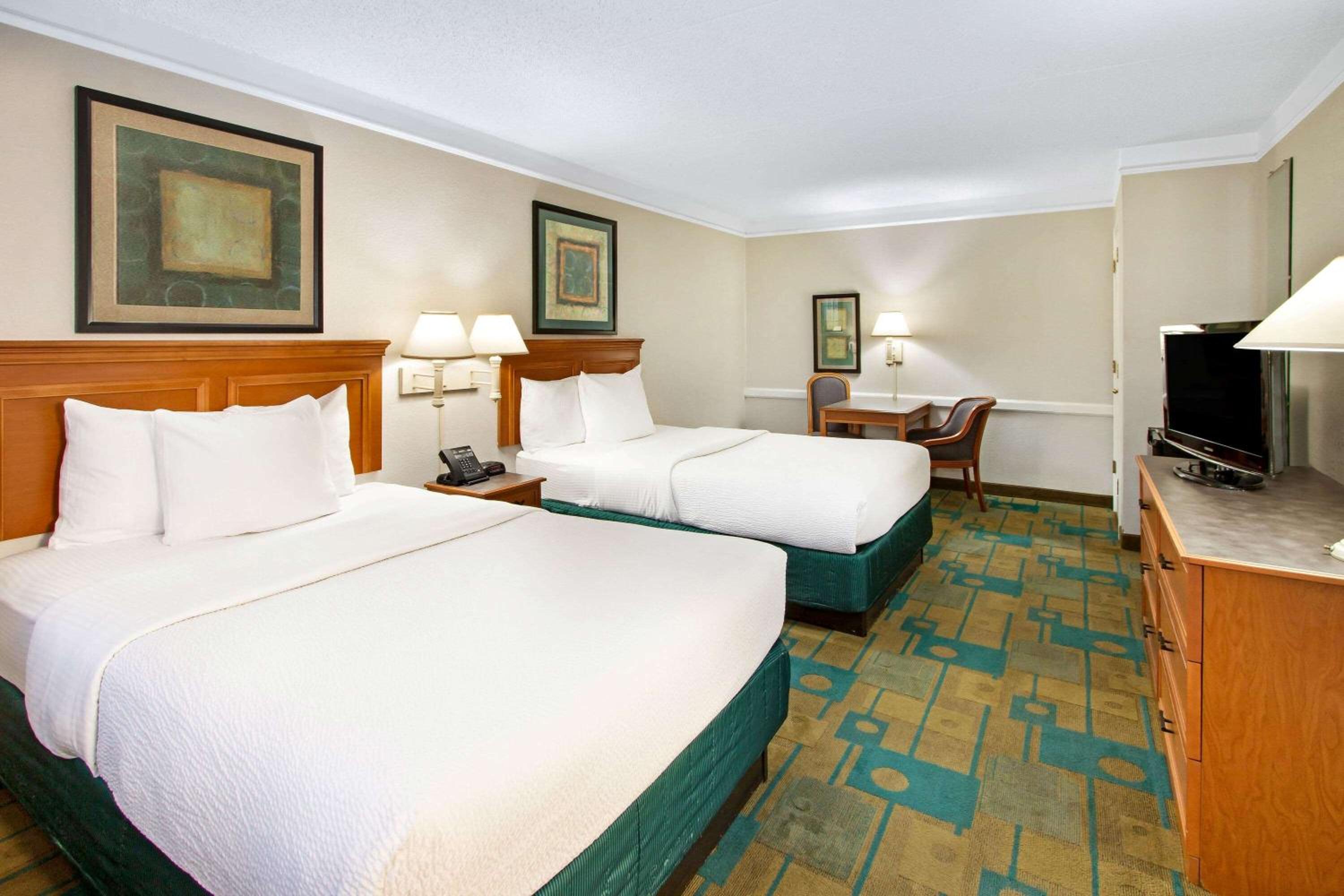 Double Room with Two Double Beds - Photo 1