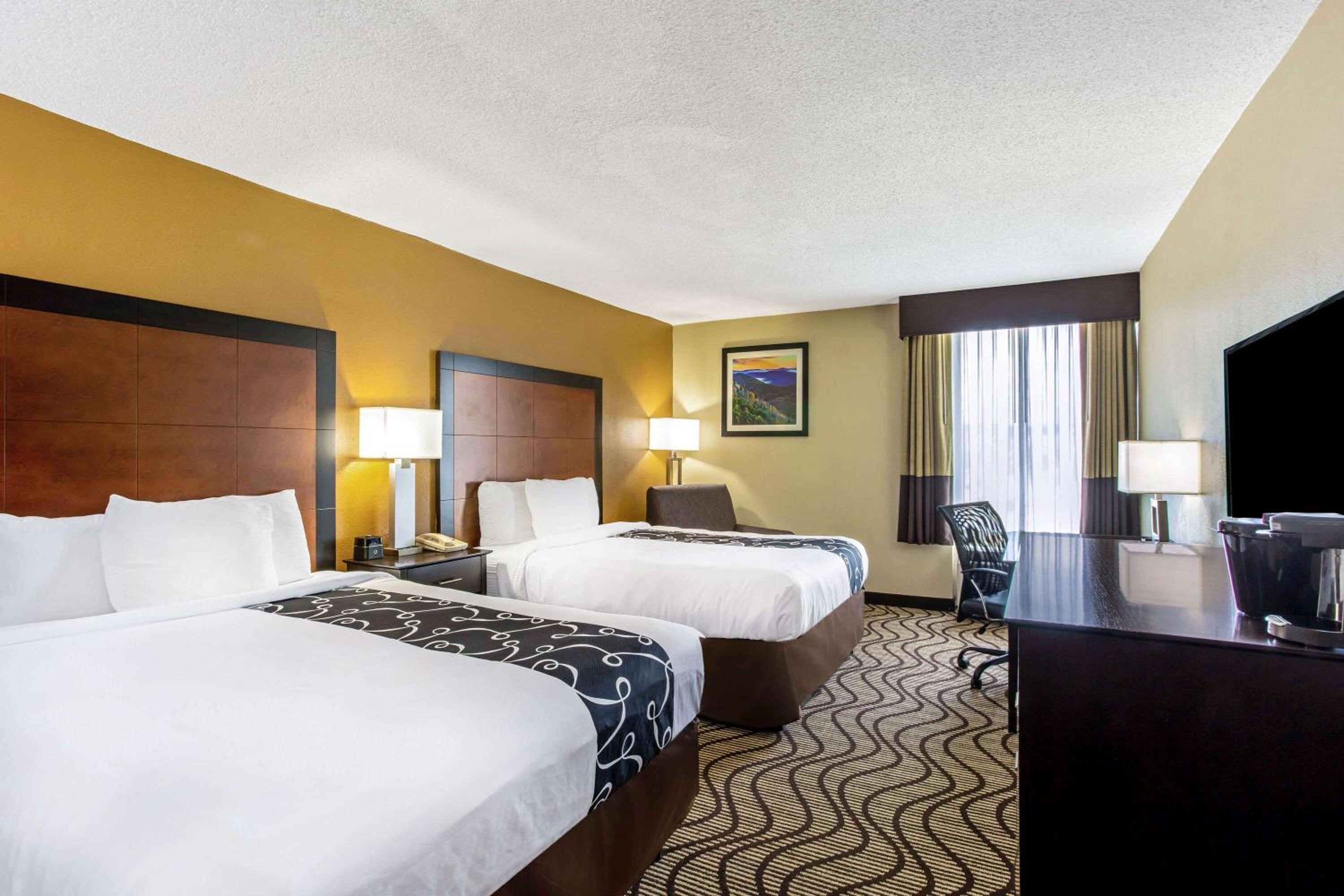 Queen Room With Two Queen Beds - Photo 1