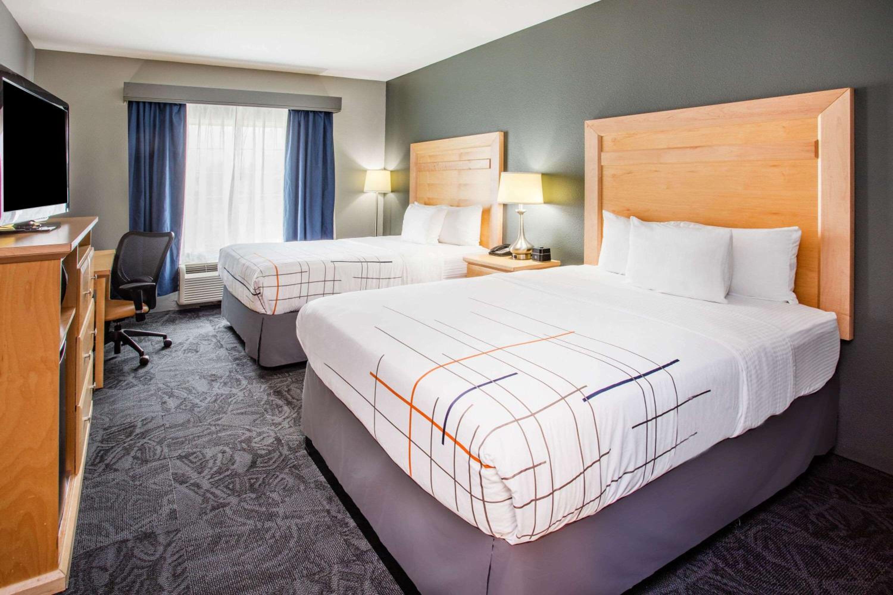 Queen Room with Two Queen Beds and Bathtub with Grab Bars - Mobility Accessible