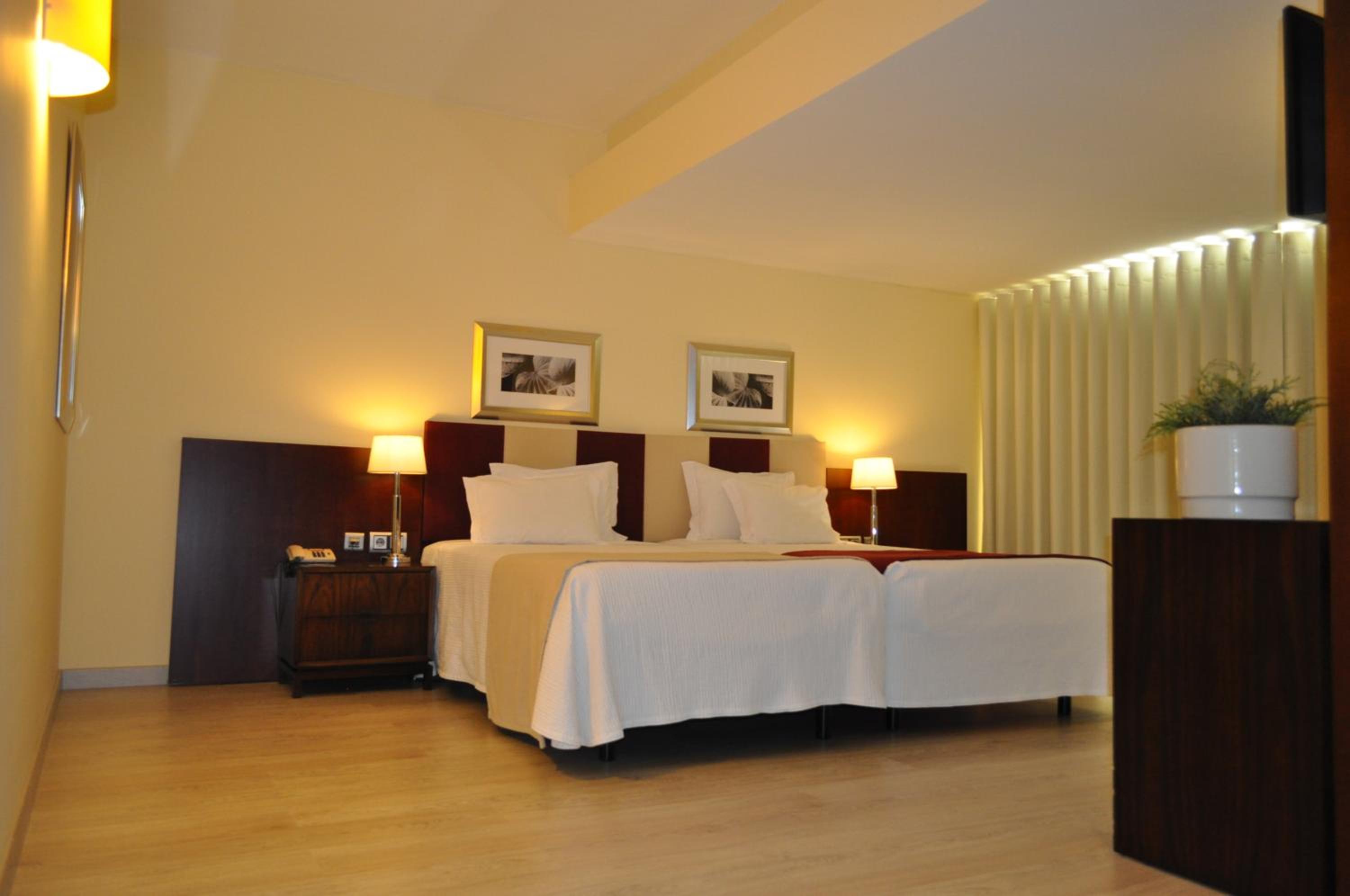 Twin Room - Photo 3