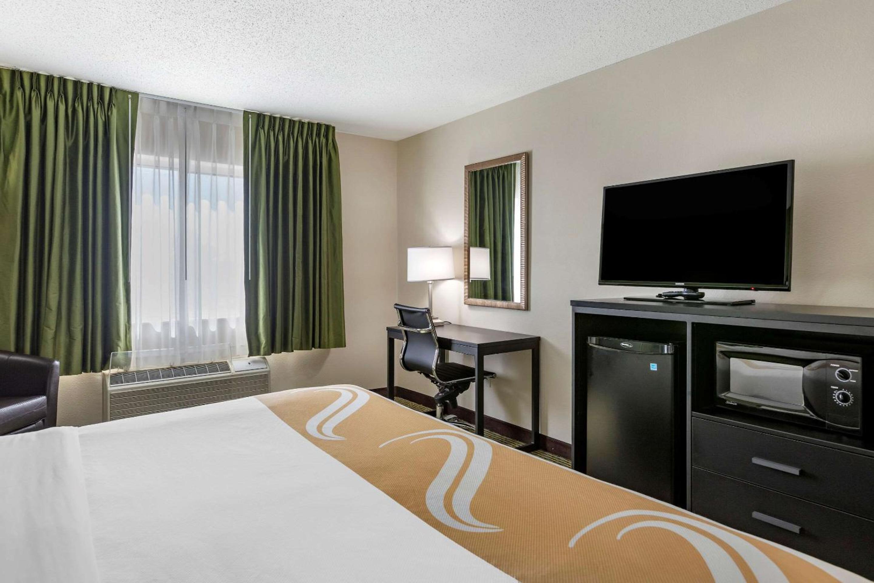 King Room - Non-Smoking - Photo 5