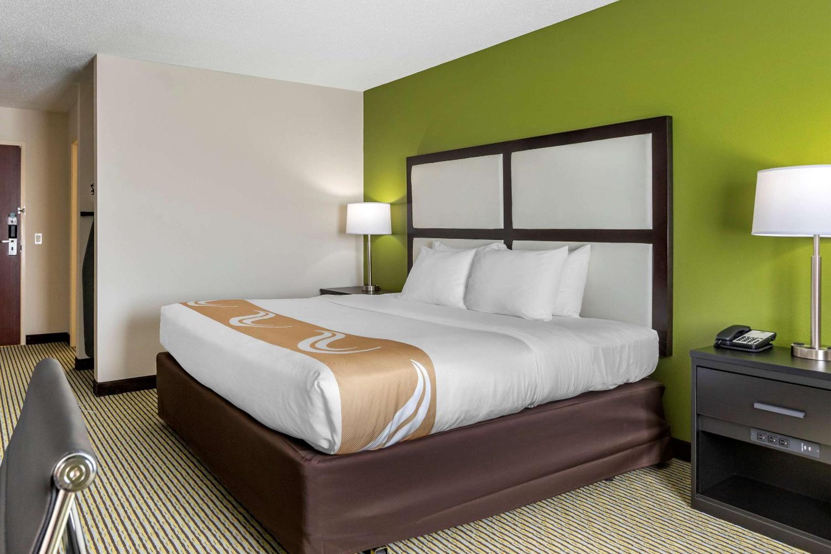 King Room - Accessible/Non-Smoking - Photo 1