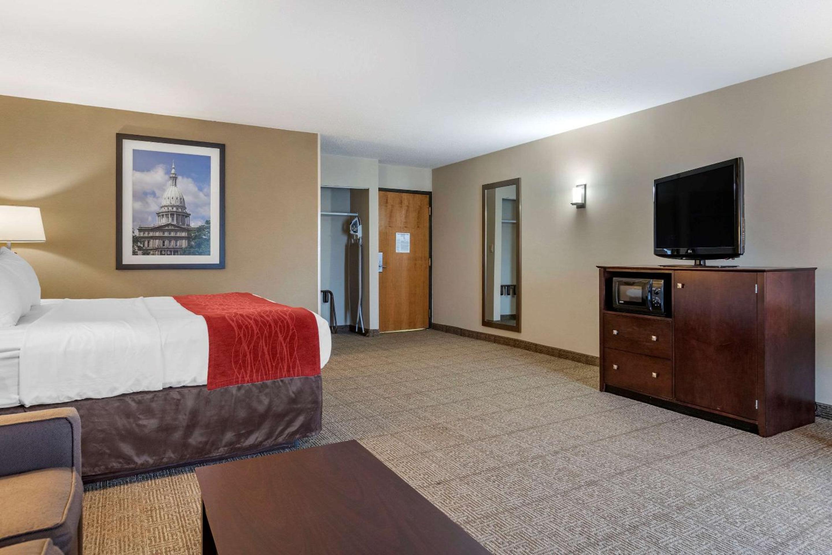 King Room with Sofa Bed - Non-Smoking - Photo 4