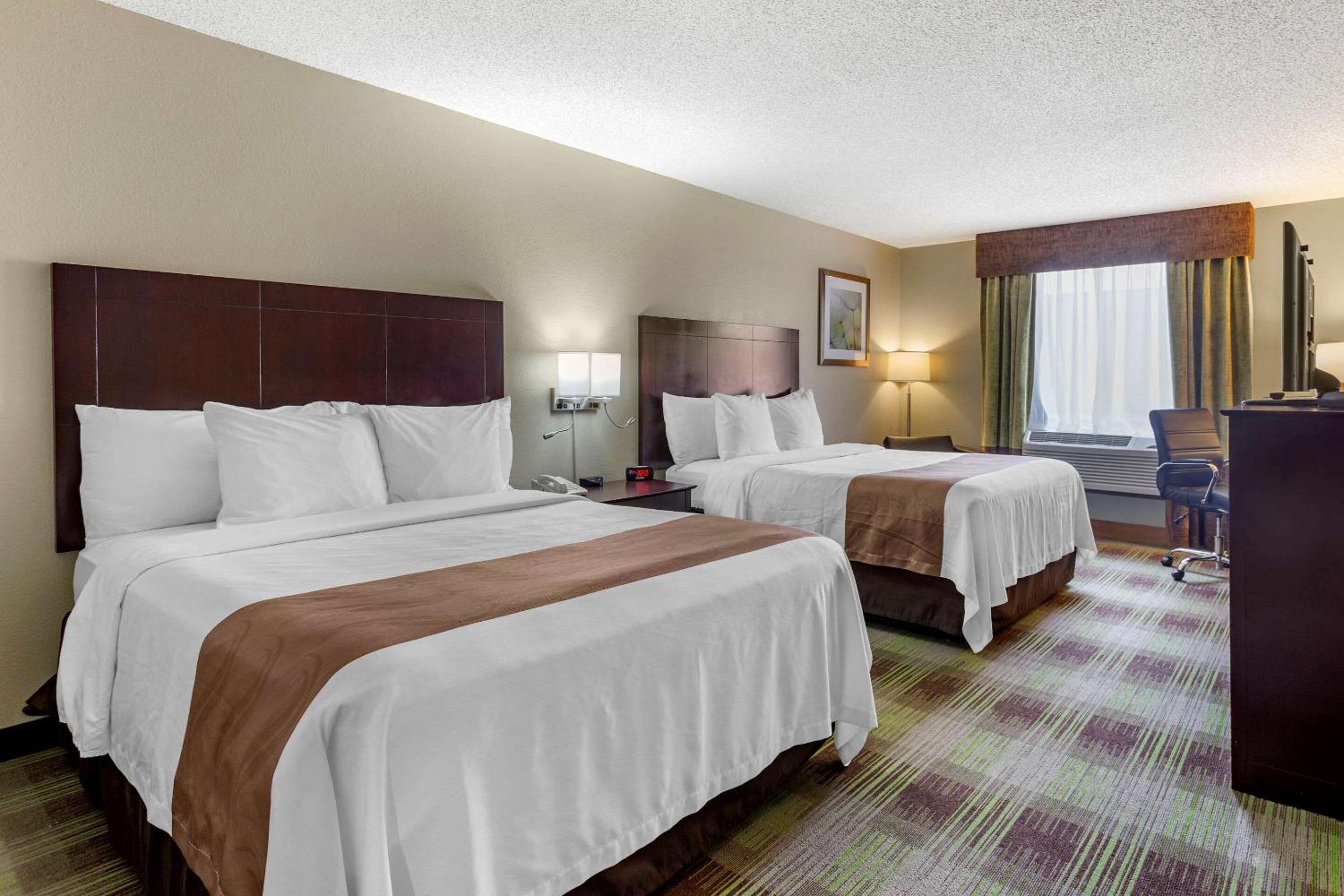 Queen Room with Two Queen Beds - Non-Smoking - Photo 1