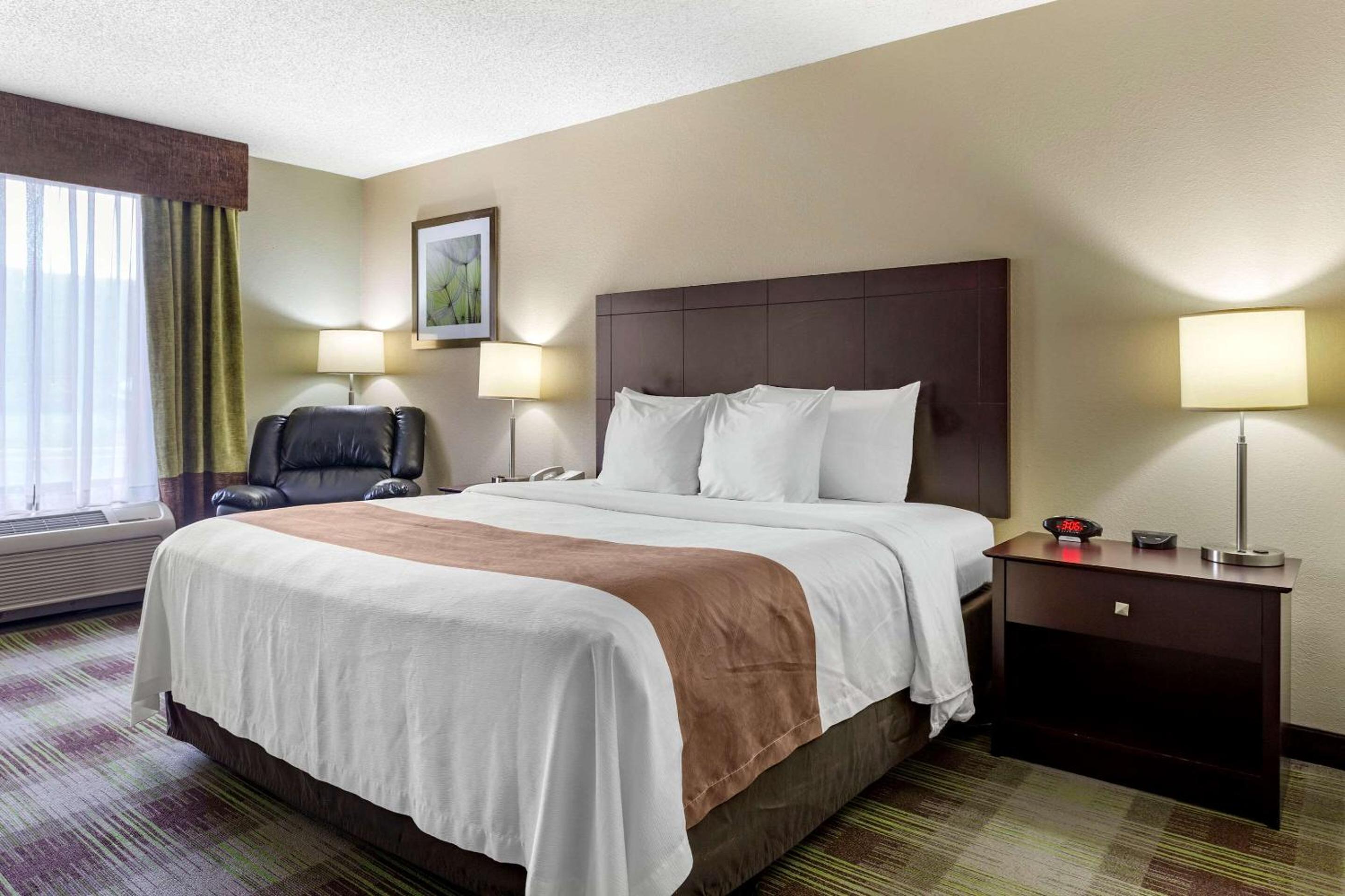 King Room - Accessible/Non-Smoking - Photo 1